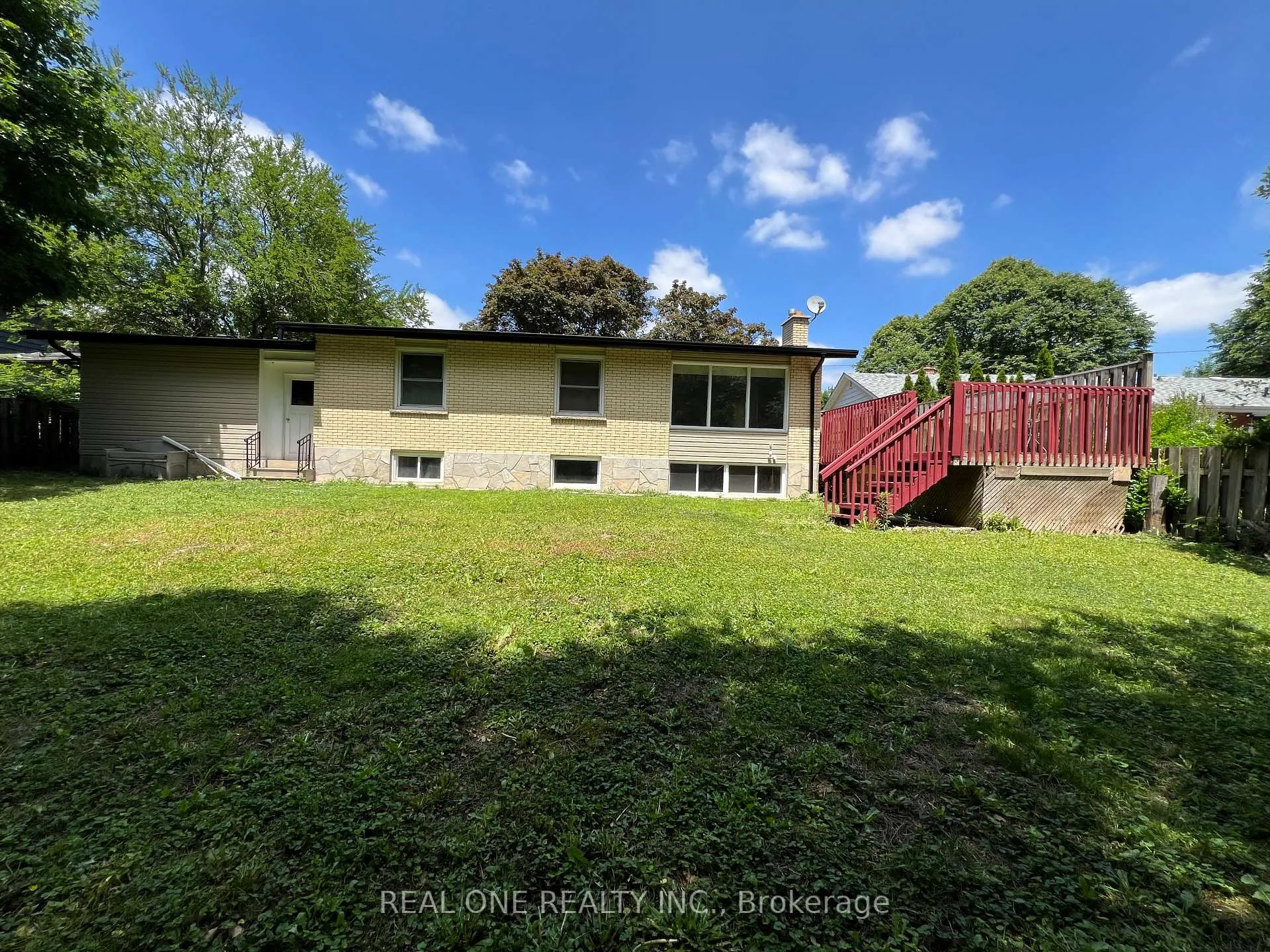 Photo 4 of 566 Middlewoods Drive, London, North J — HOMEH