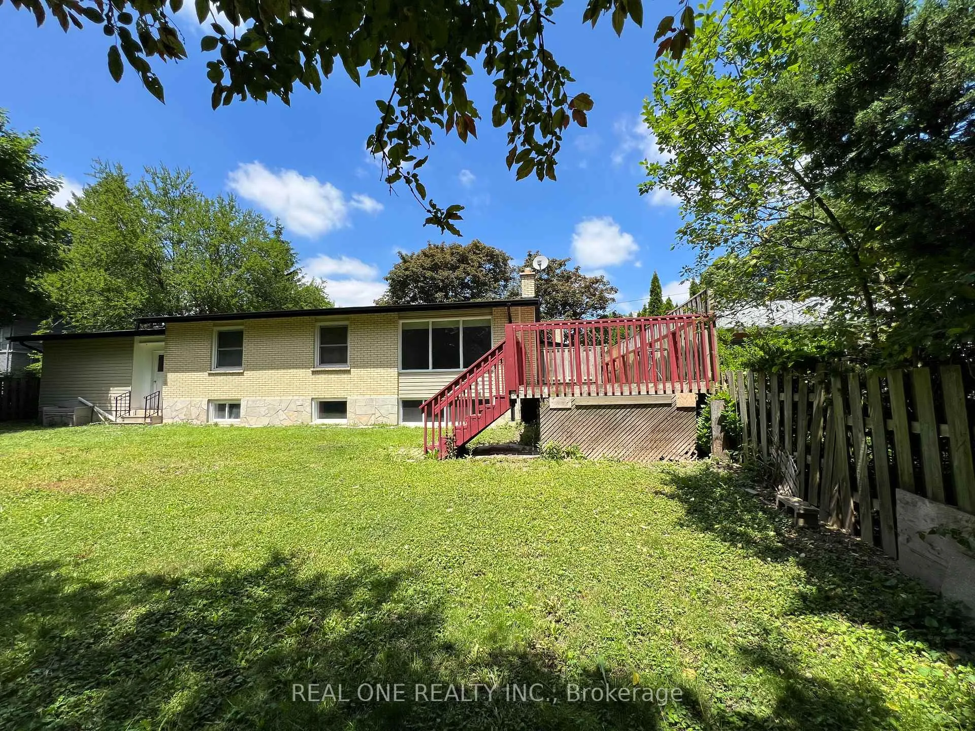 Photo 5 of 566 Middlewoods Drive, London, North J — HOMEH