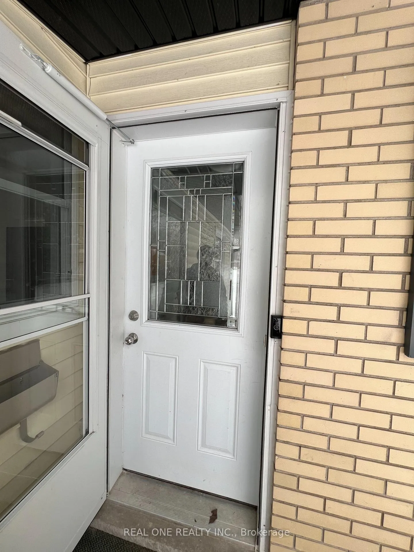Photo 6 of 566 Middlewoods Drive, London, North J — HOMEH