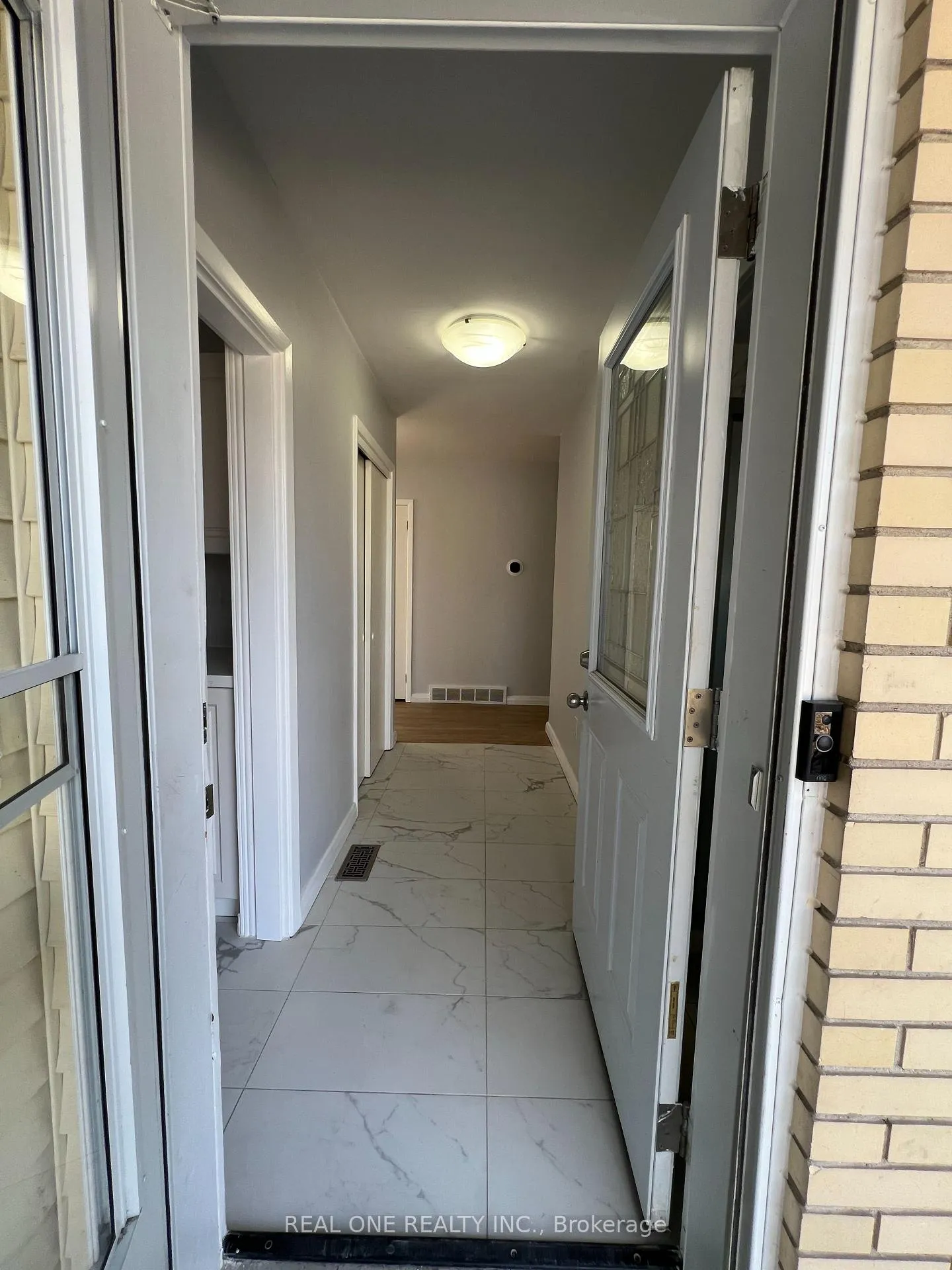 Photo 7 of 566 Middlewoods Drive, London, North J — HOMEH