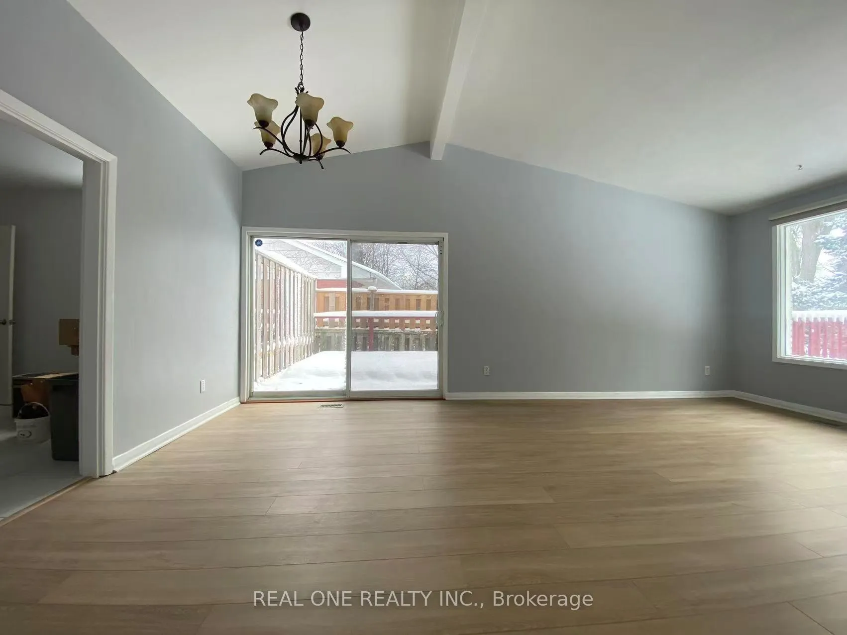 Photo 8 of 566 Middlewoods Drive, London, North J — HOMEH