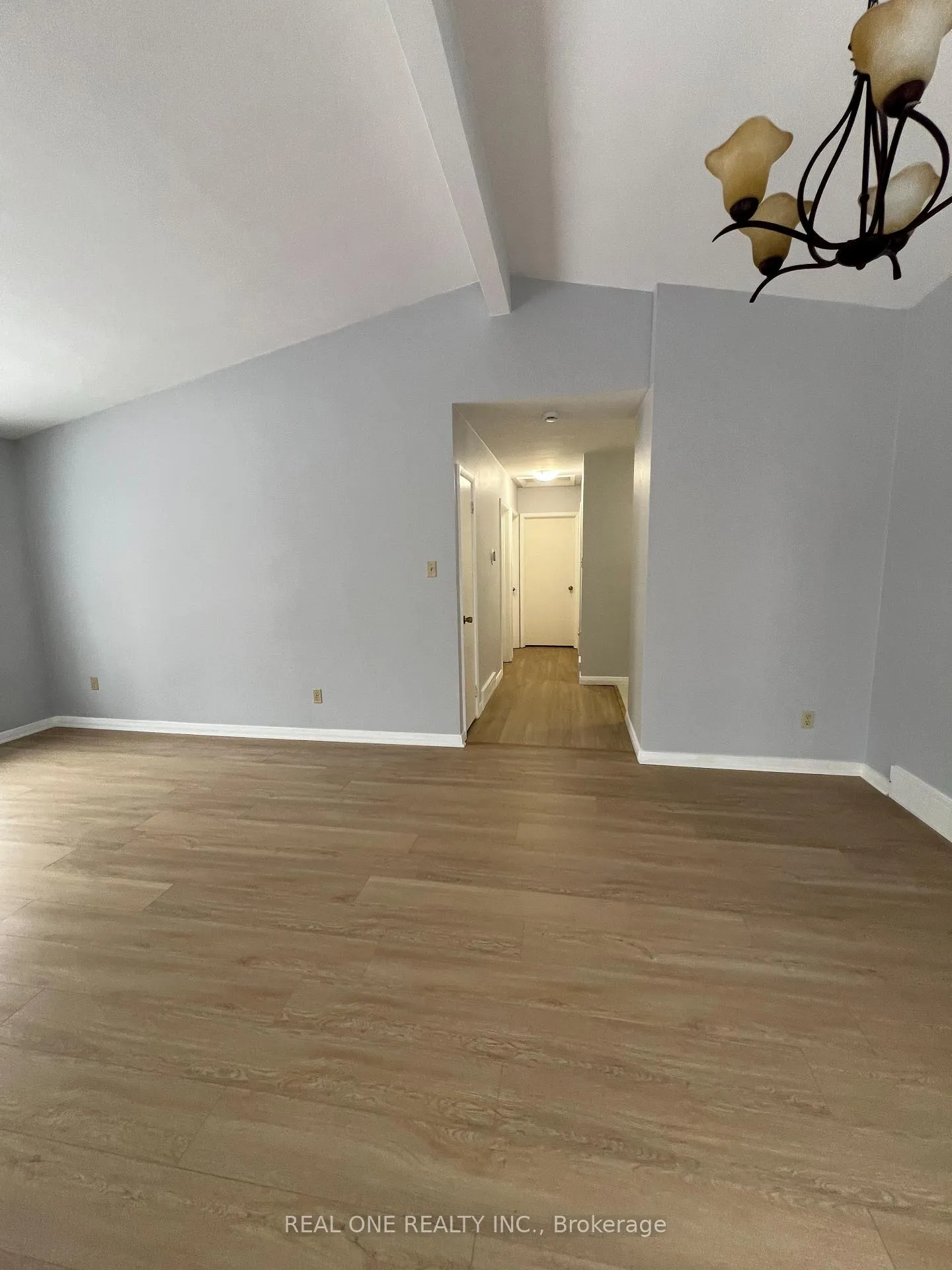 Photo 11 of 566 Middlewoods Drive, London, North J — HOMEH