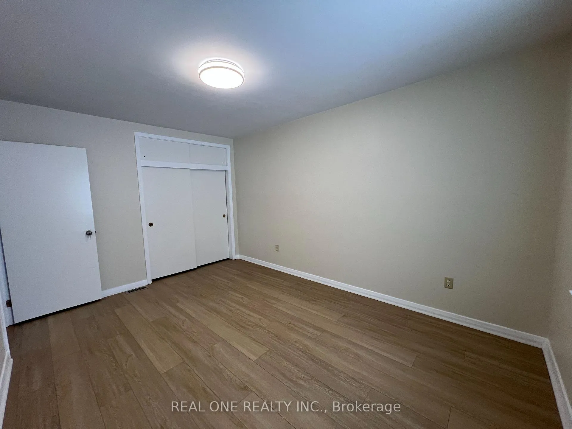 Photo 12 of 566 Middlewoods Drive, London, North J — HOMEH