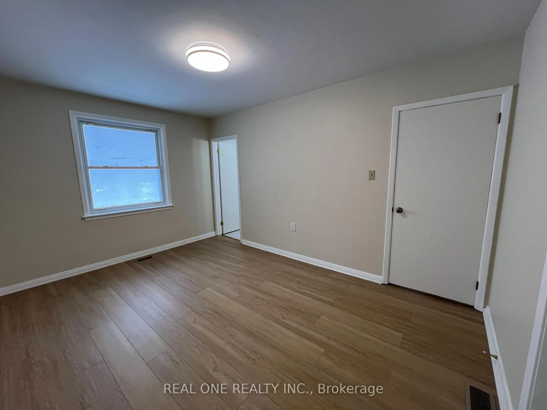 Photo 14 of 566 Middlewoods Drive, London, North J — HOMEH