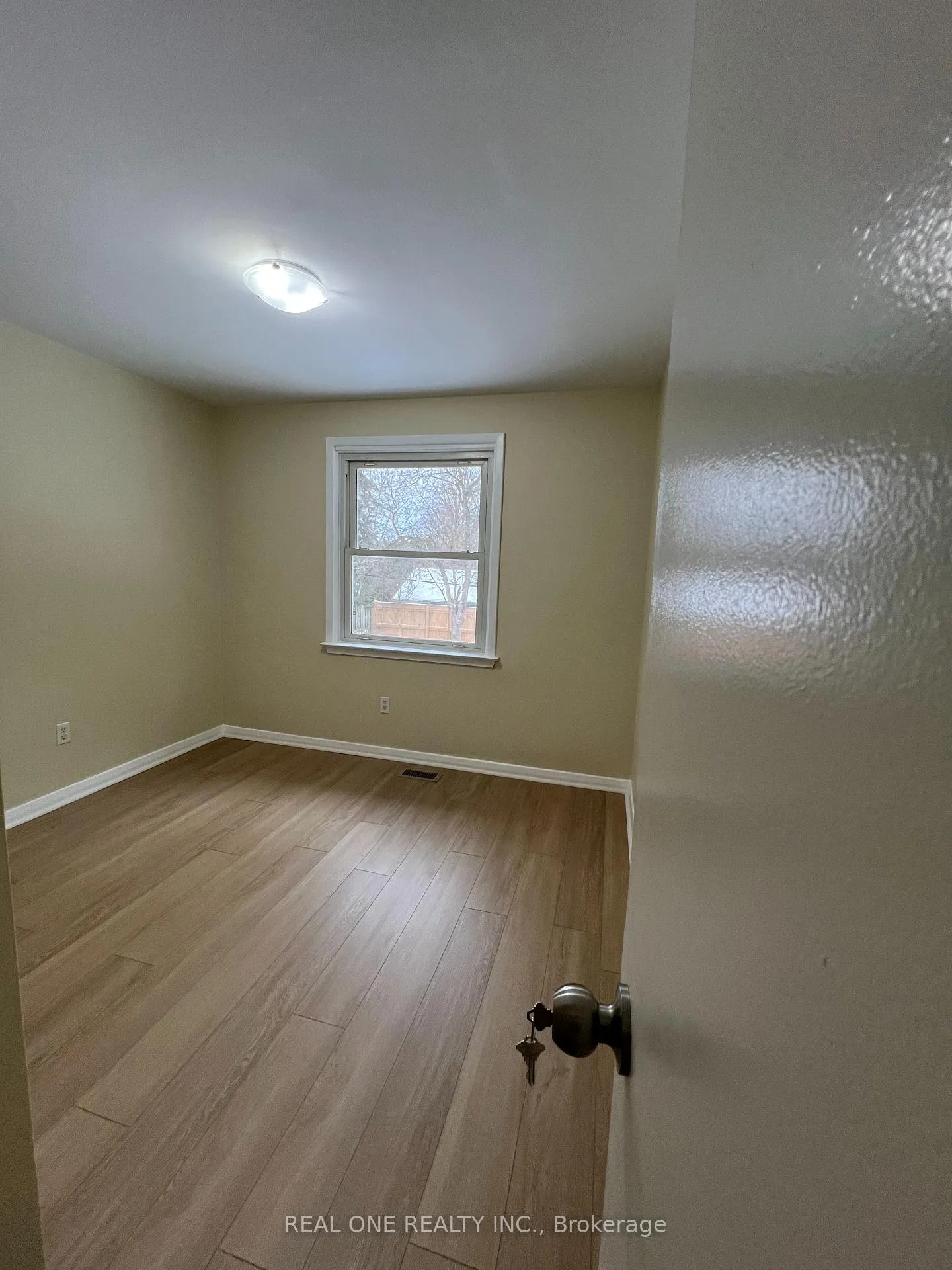 Photo 15 of 566 Middlewoods Drive, London, North J — HOMEH