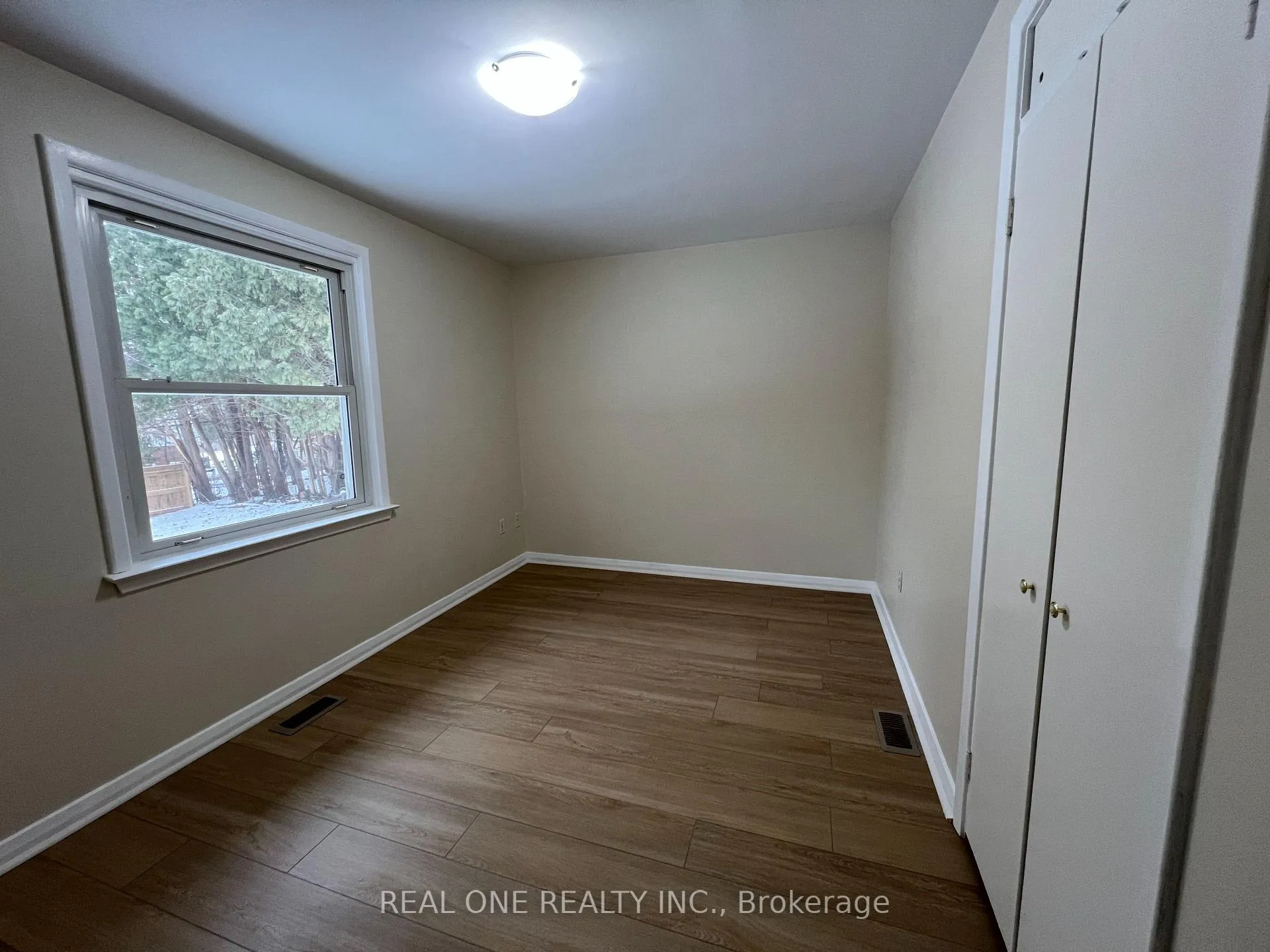Photo 18 of 566 Middlewoods Drive, London, North J — HOMEH
