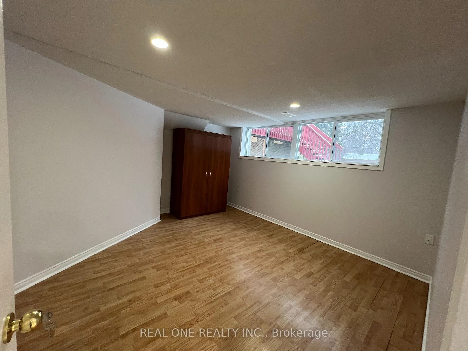 Photo 19 of 566 Middlewoods Drive, London, North J — HOMEH
