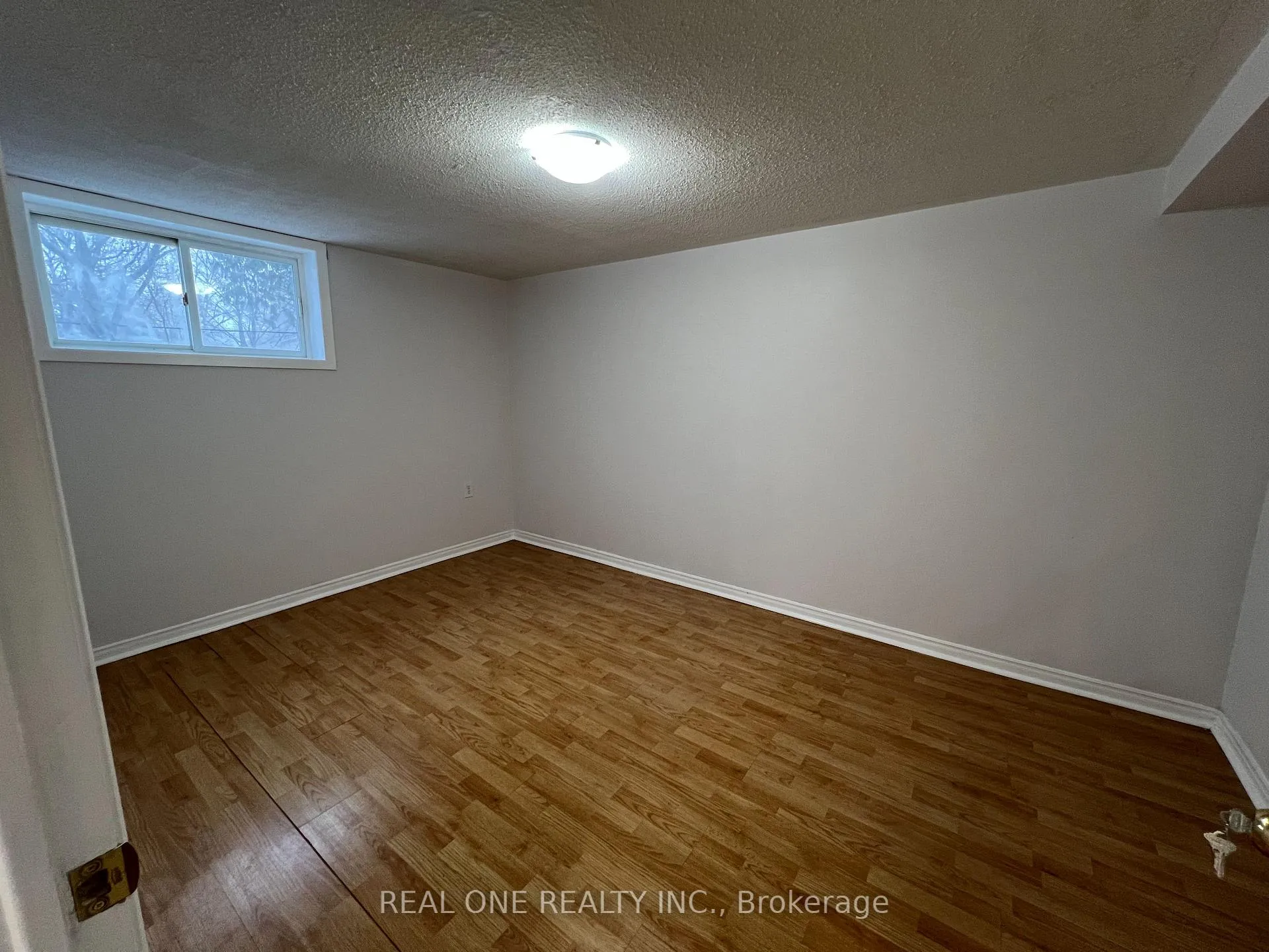 Photo 20 of 566 Middlewoods Drive, London, North J — HOMEH