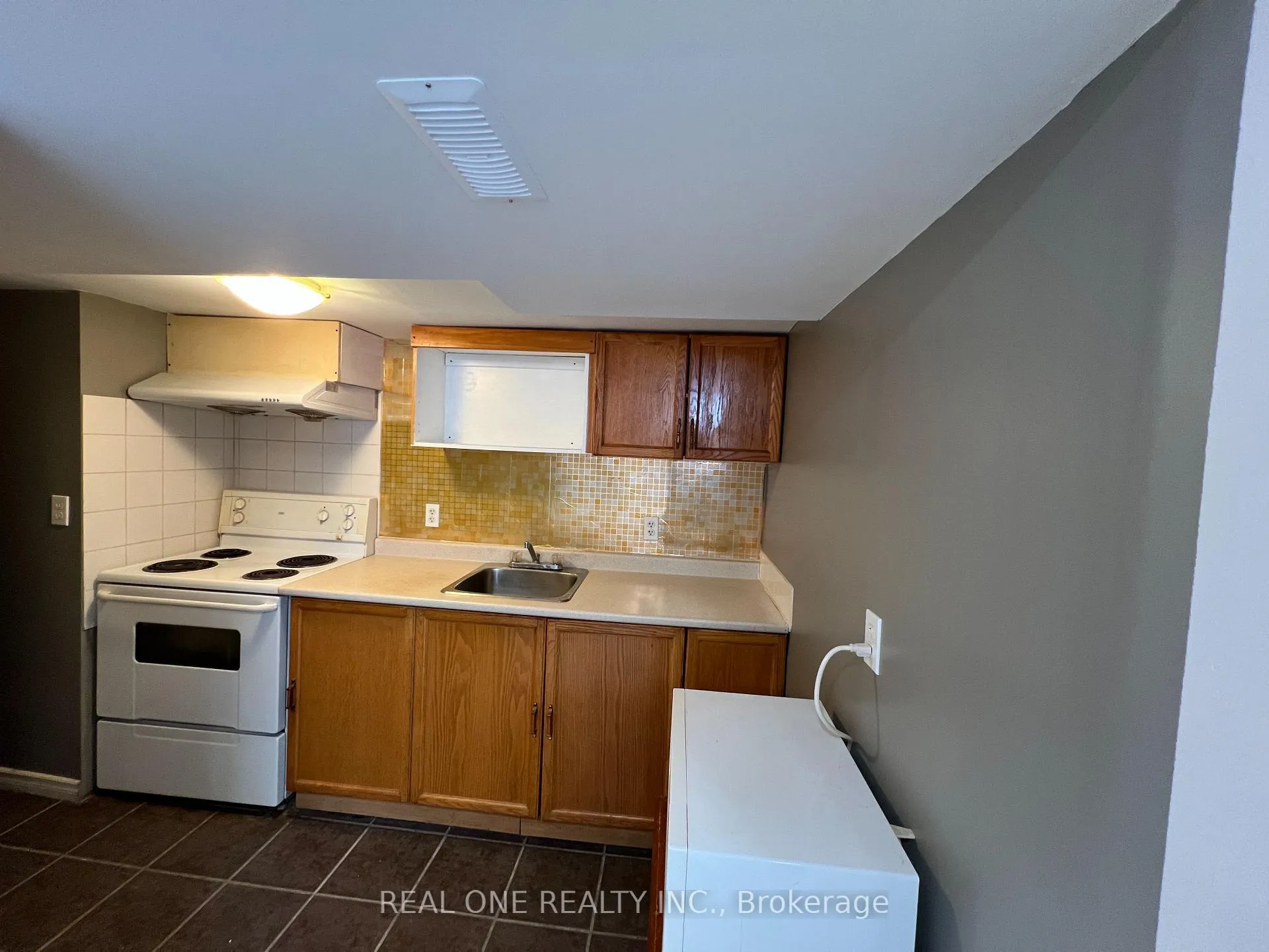 Photo 30 of 566 Middlewoods Drive, London, North J — HOMEH