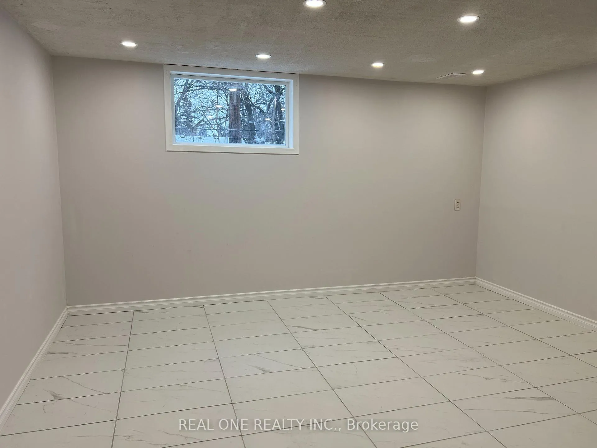 Photo 33 of 566 Middlewoods Drive, London, North J — HOMEH