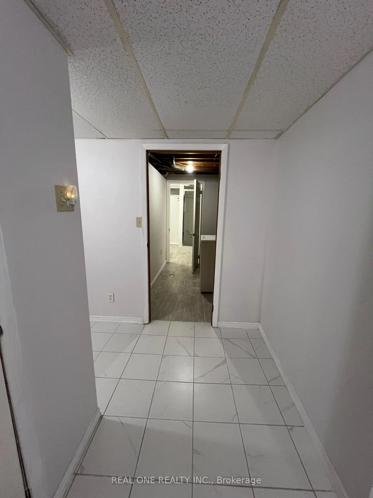 Photo 34 of 566 Middlewoods Drive, London, North J — HOMEH