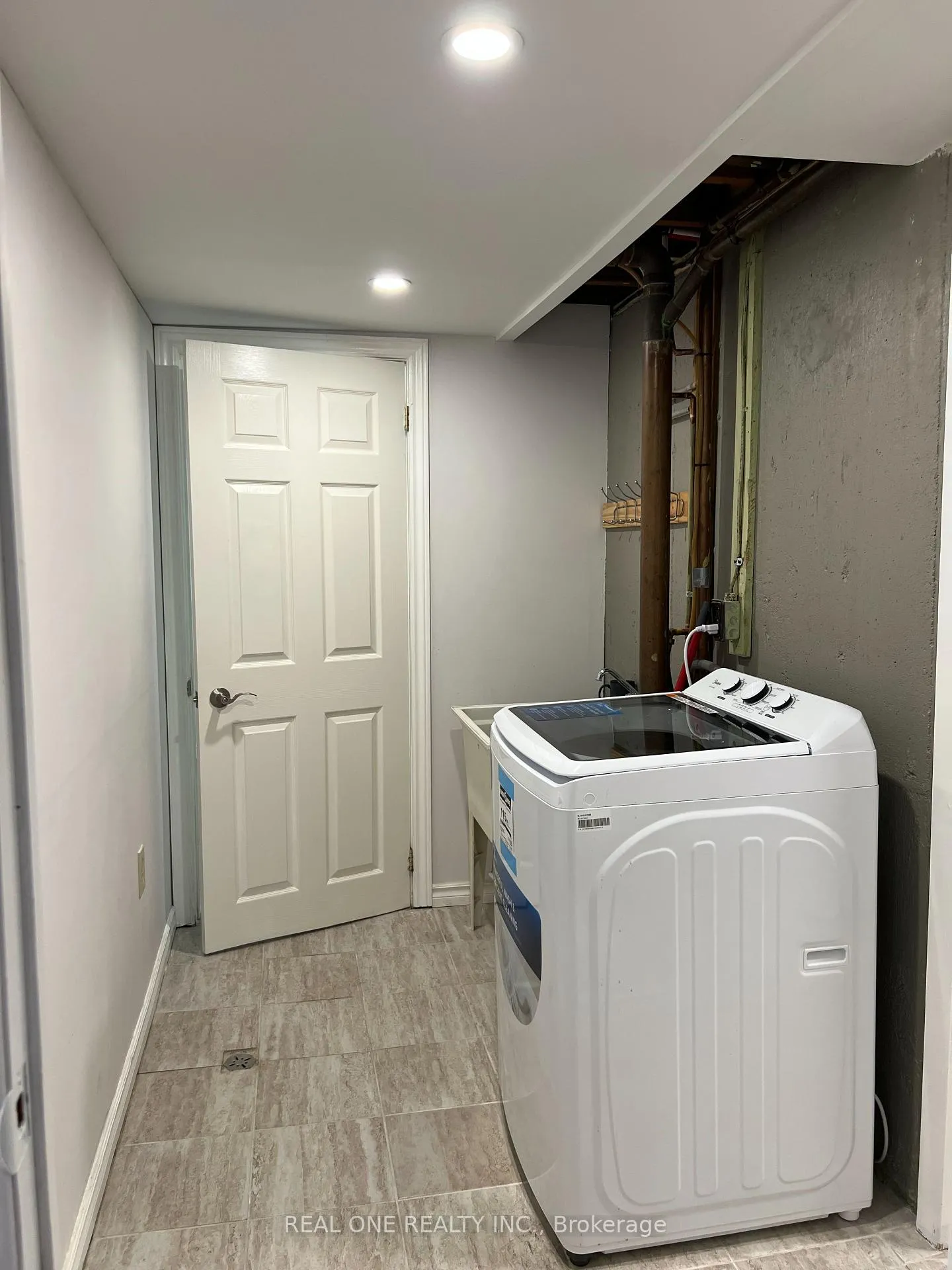 Photo 42 of 566 Middlewoods Drive, London, North J — HOMEH