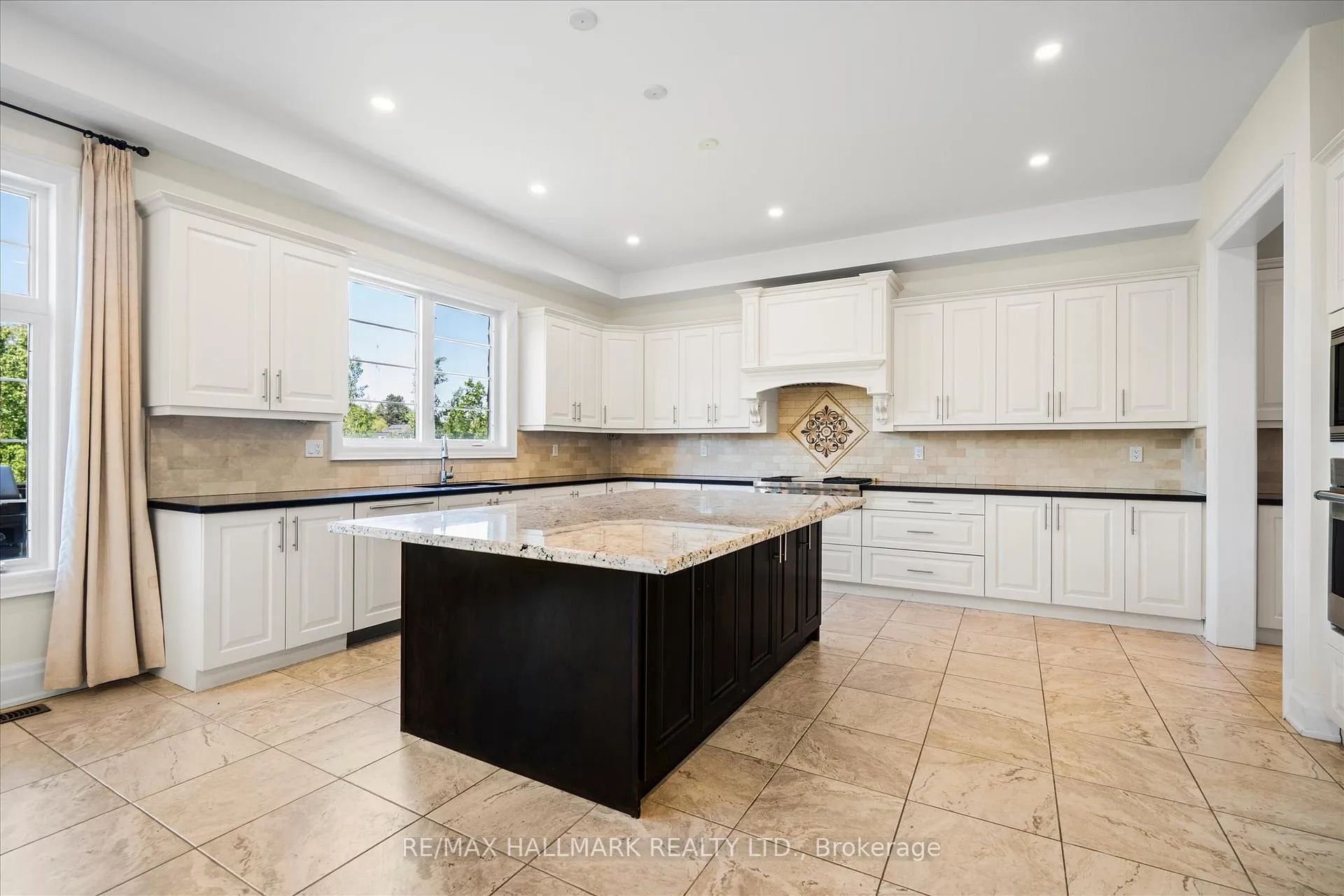 Photo 11 of 293 Torrey Pines Road, Vaughan, Kleinburg — HOMEH