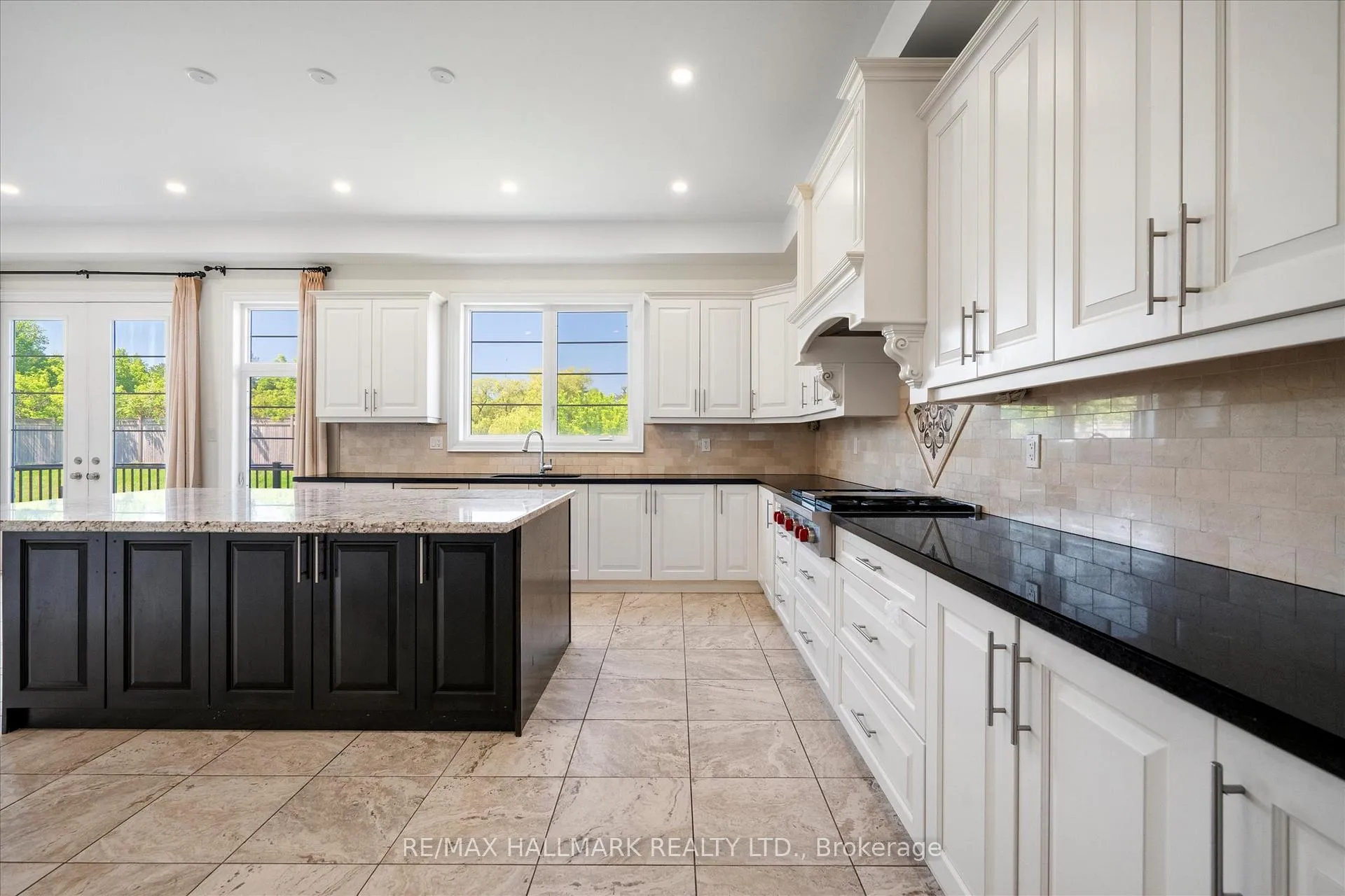 Photo 13 of 293 Torrey Pines Road, Vaughan, Kleinburg — HOMEH