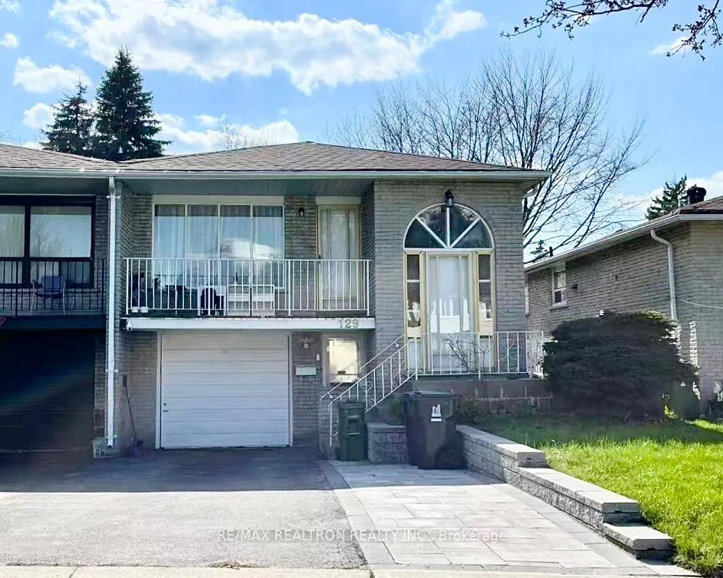 Front of Unit Bsmt, 129 Sexton Crescent