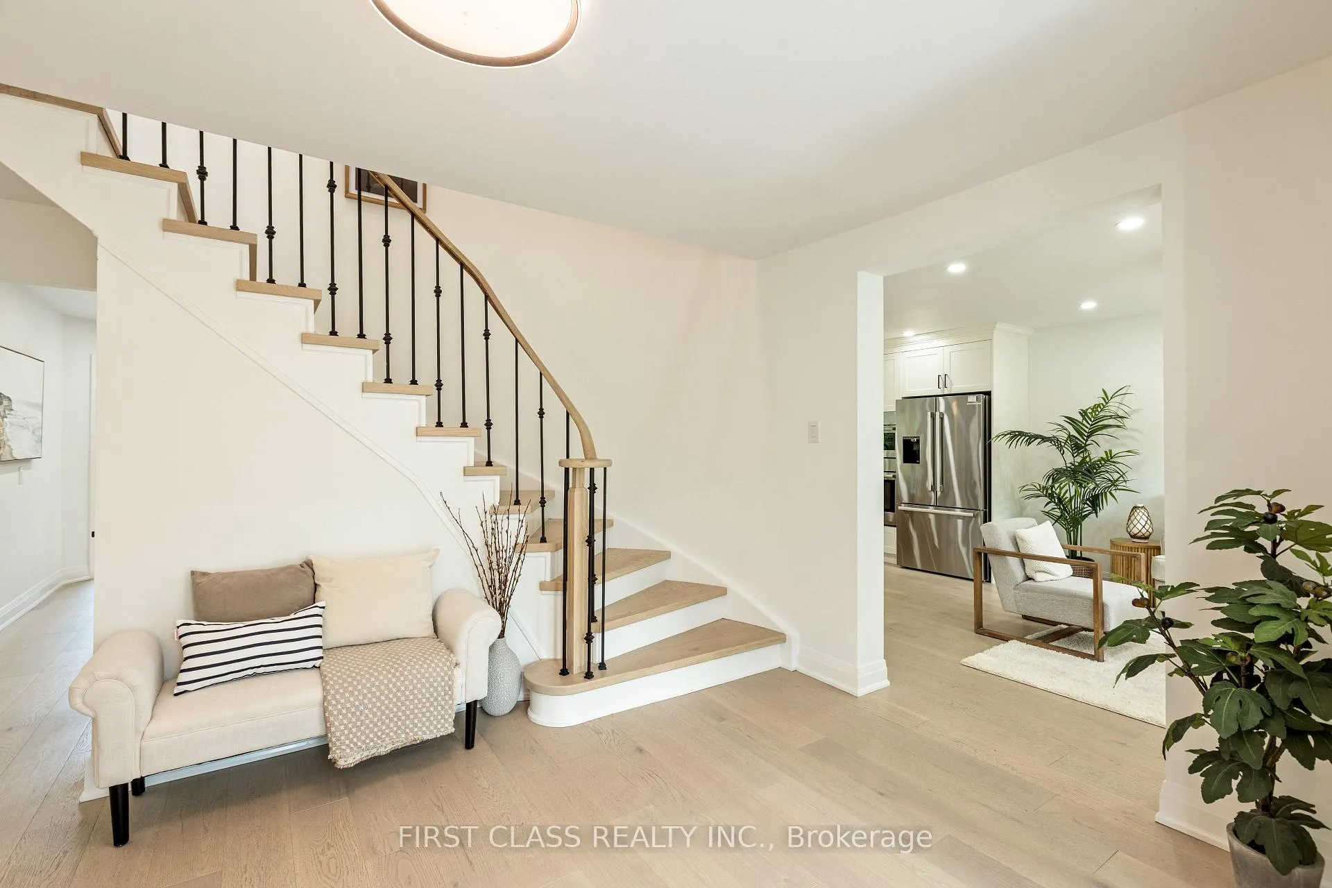 Photo 2 of 679 Village Parkway, Markham, Unionville — HOMEH