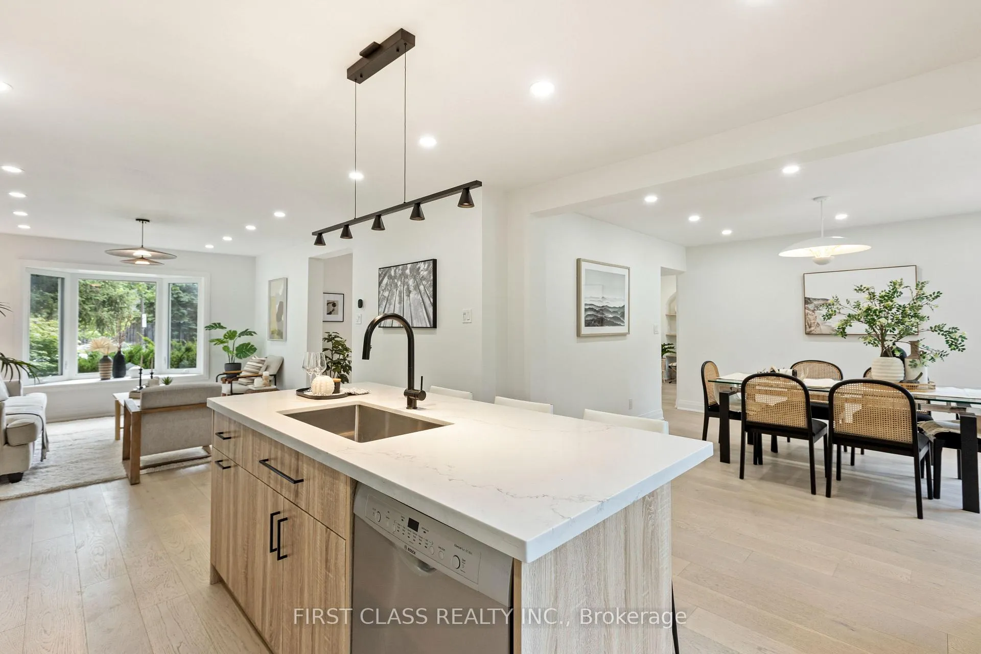 Photo 11 of 679 Village Parkway, Markham, Unionville — HOMEH