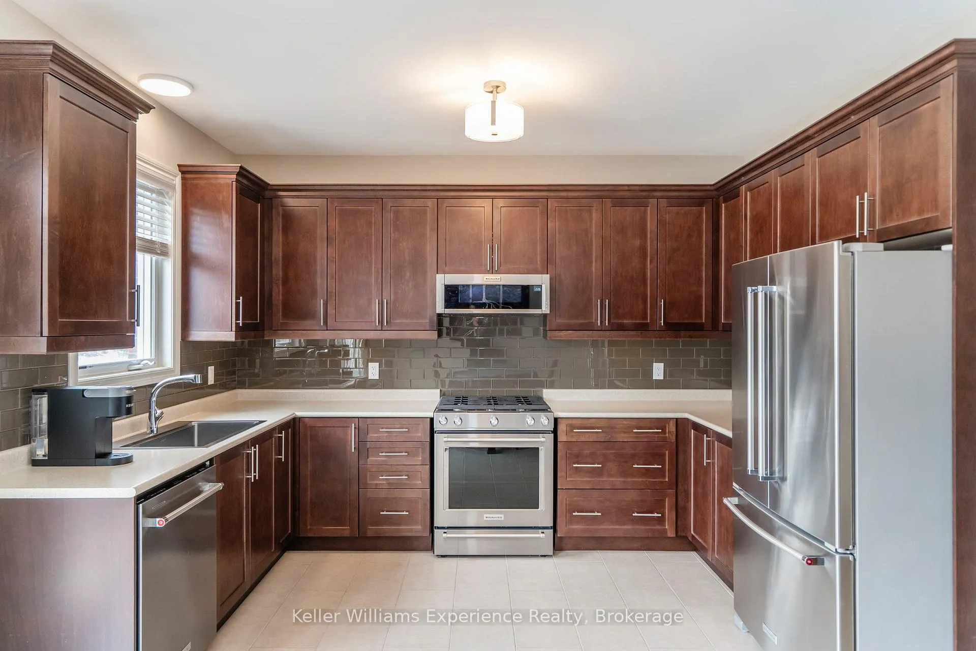 Photo 10 of 939 Stollar Place, Midland — HOMEH