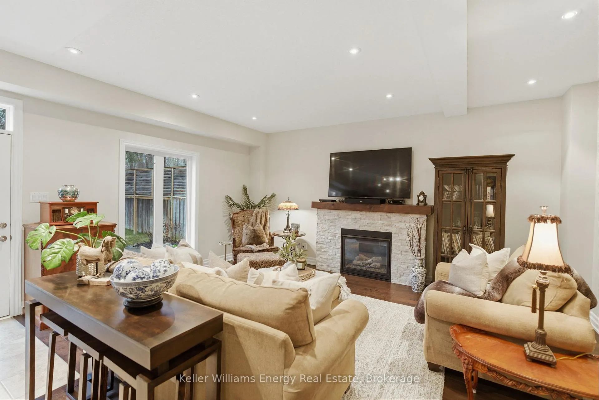 Photo 10 of 568 George Reynolds Drive, Clarington, Courtice — HOMEH