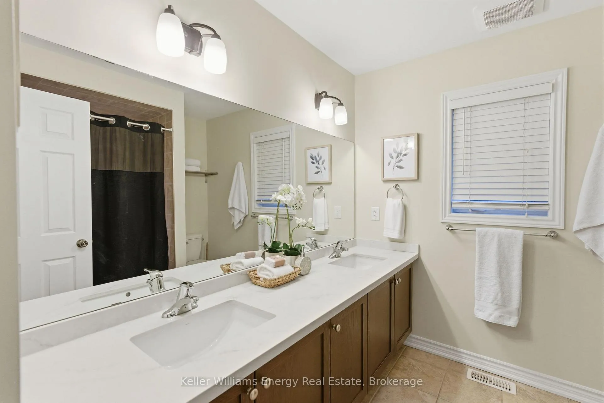 Photo 37 of 568 George Reynolds Drive, Clarington, Courtice — HOMEH
