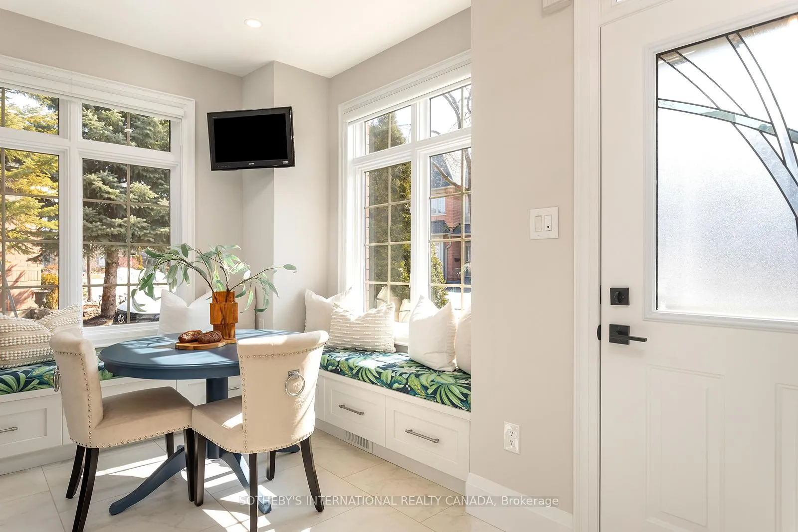 Photo 3 of 10 Belle Terre Way, Markham, Greensborough — HOMEH