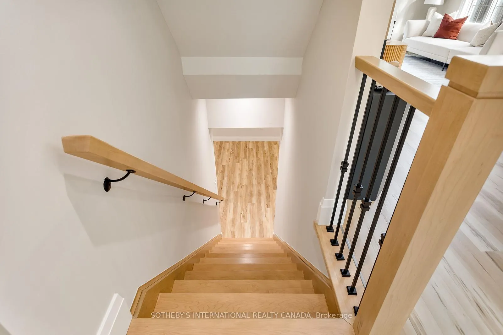Photo 31 of 10 Belle Terre Way, Markham, Greensborough — HOMEH