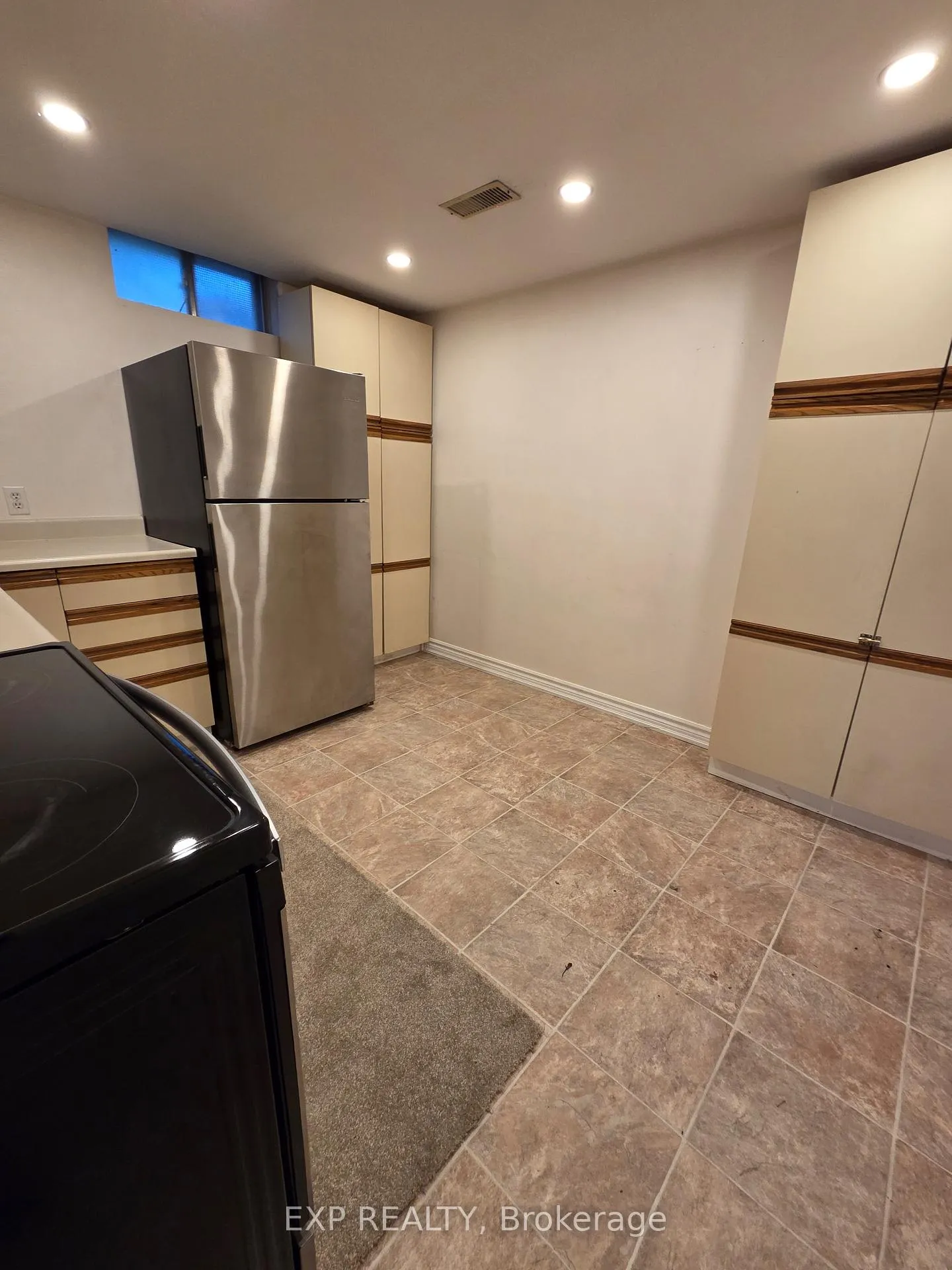Photo 5 of Unit Lower, 696 Penny Lane, Burlington, LaSalle — HOMEH