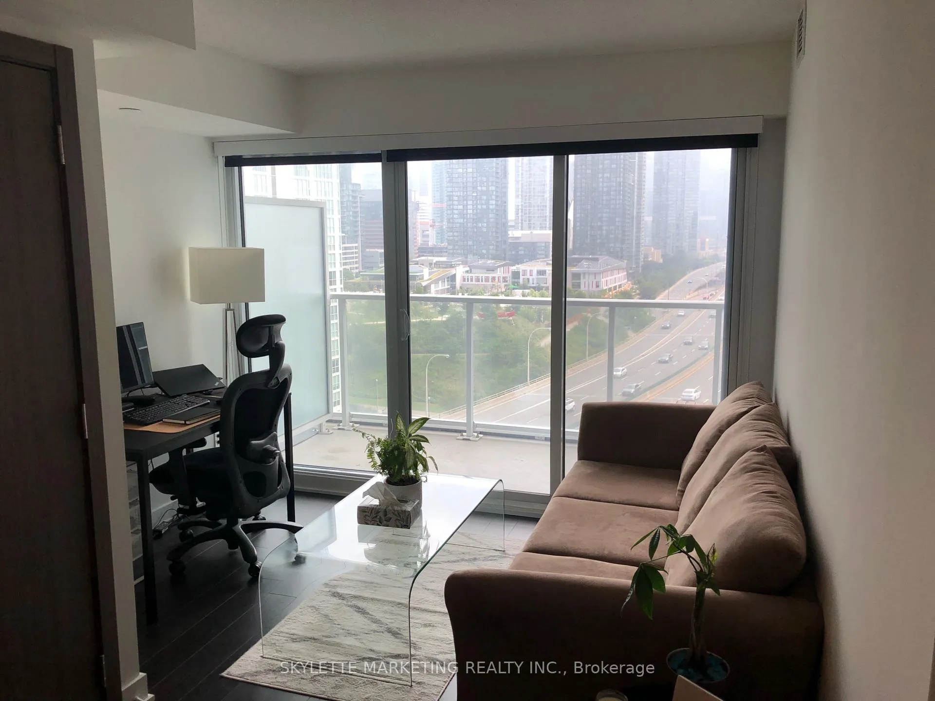 Photo 3 of Unit 1512, 17 Bathurst Street, Toronto, Waterfront Communities — HOMEH