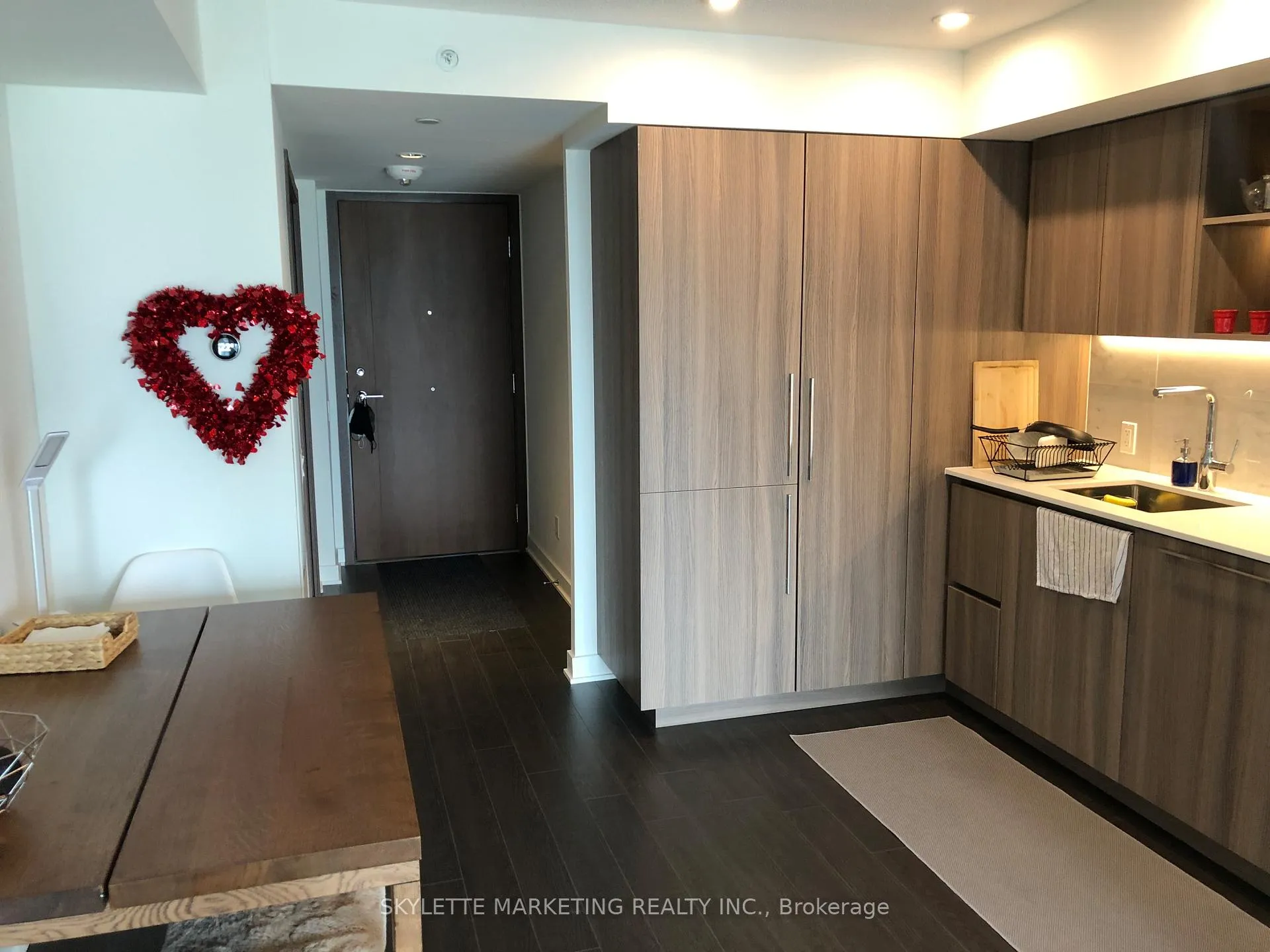 Photo 5 of Unit 1512, 17 Bathurst Street, Toronto, Waterfront Communities — HOMEH