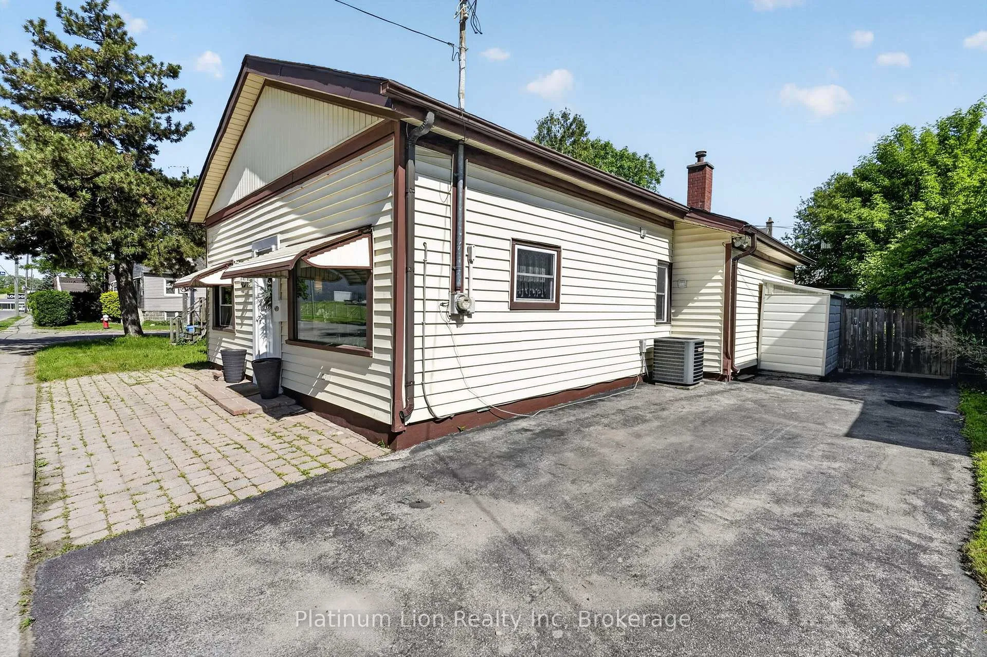 Photo 5 of 4671 Ferguson Street, Niagara Falls, Downtown — HOMEH