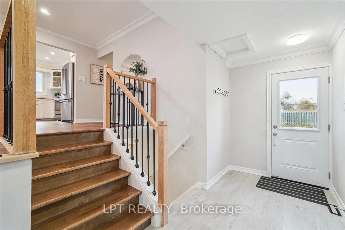Photo 9 of 26 Wright Crescent, Caledon, Bolton North — HOMEH
