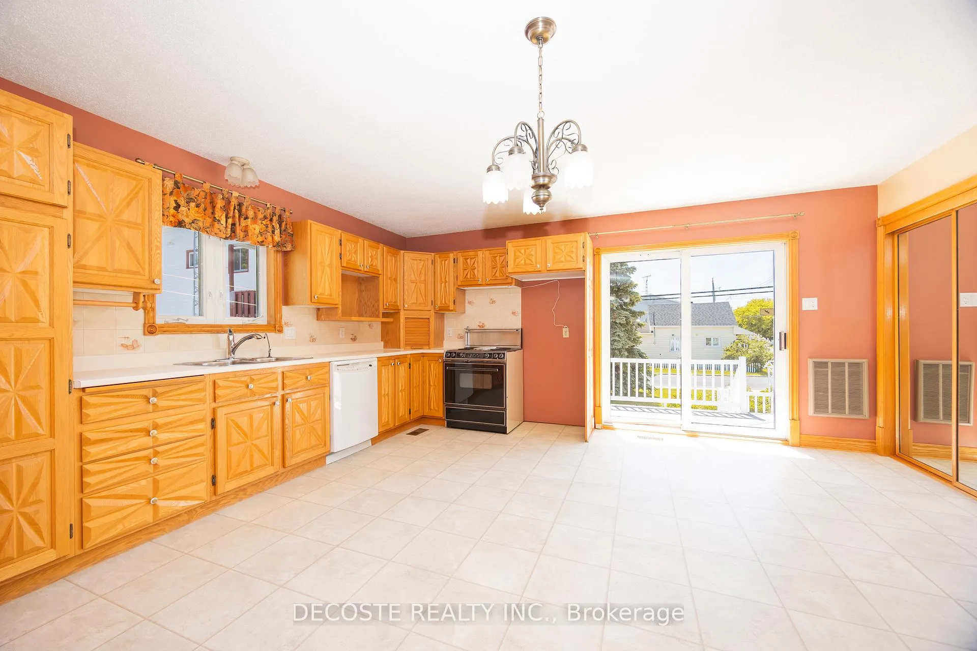 Photo 10 of 70 Victoria Street E, North Glengarry, Alexandria — HOMEH