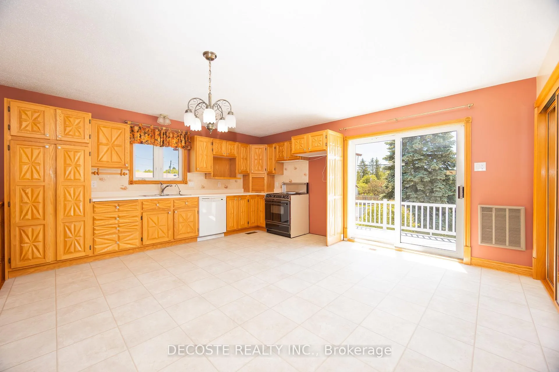 Photo 11 of 70 Victoria Street E, North Glengarry, Alexandria — HOMEH