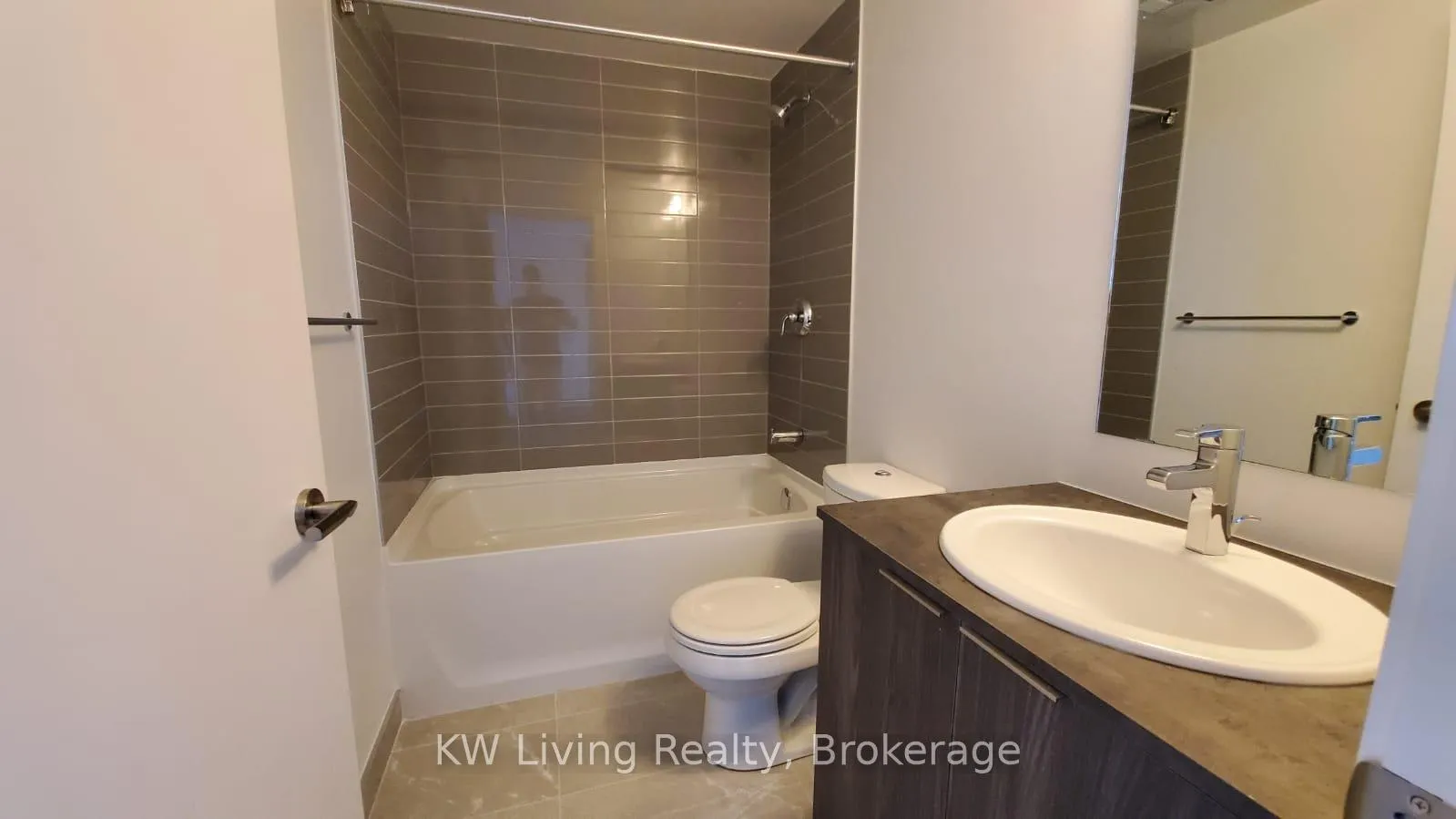 Photo 6 of Unit 5913, 11 Wellesley Street W, Toronto, Bay Street Corridor — HOMEH