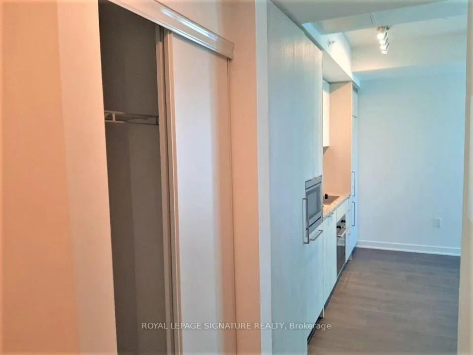 Photo 4 of Unit 3811, 115 Blue Jays Way, Toronto, Waterfront Communities — HOMEH