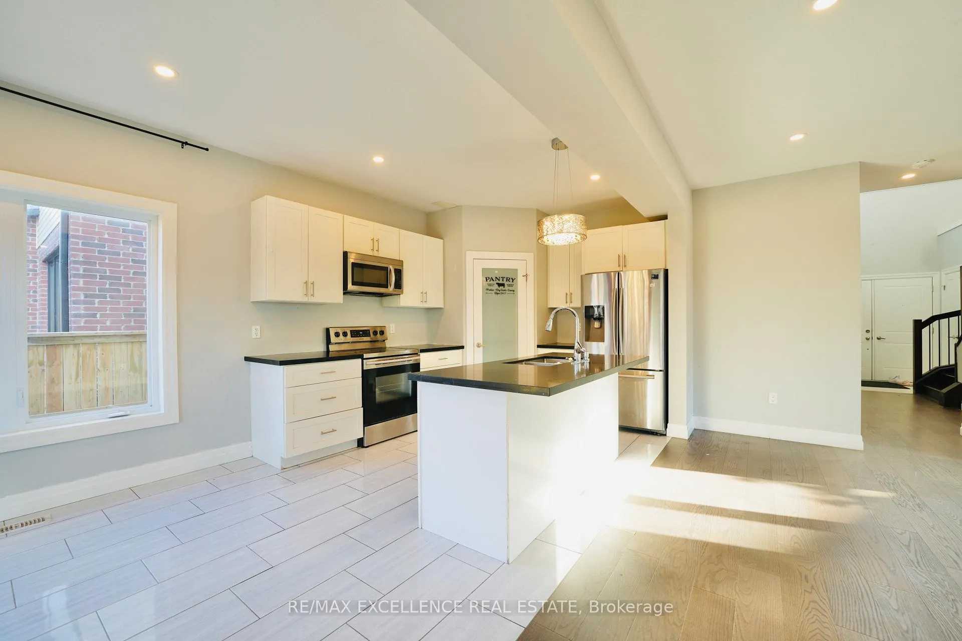 Photo 3 of 3023 Doyle Drive, London, South U — HOMEH