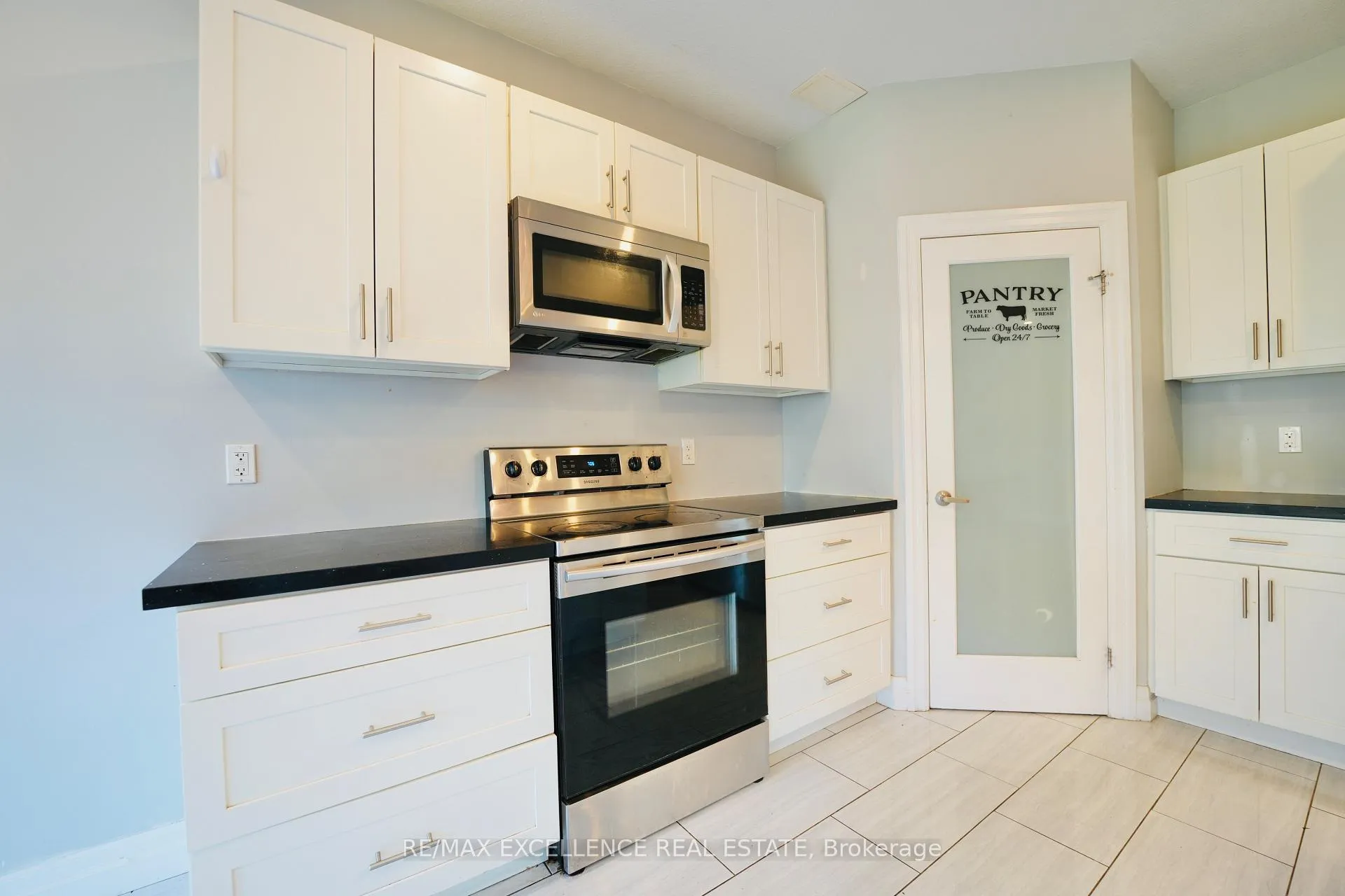 Photo 4 of 3023 Doyle Drive, London, South U — HOMEH