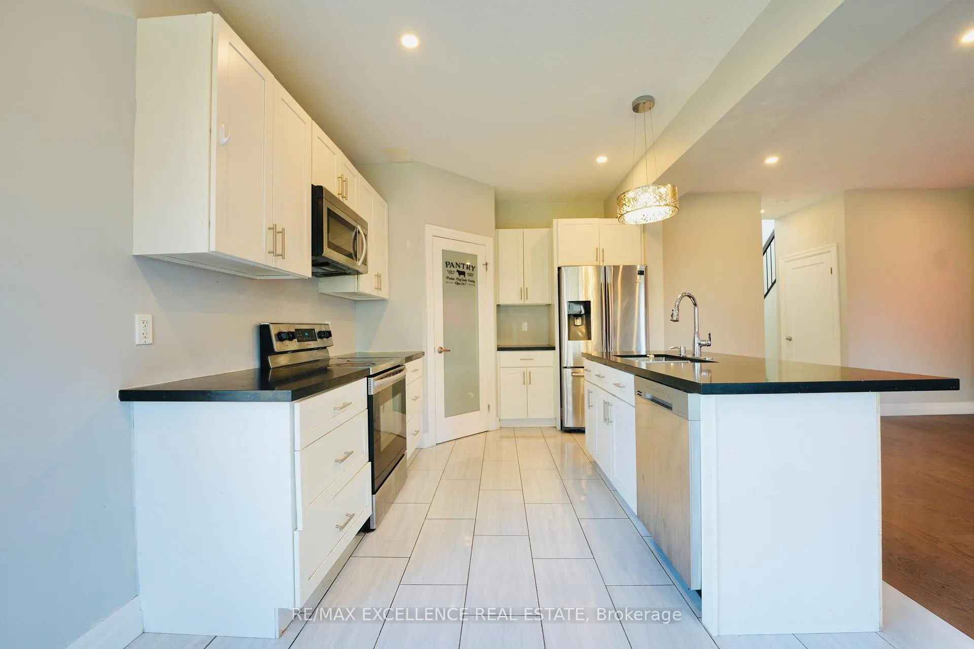 Photo 6 of 3023 Doyle Drive, London, South U — HOMEH