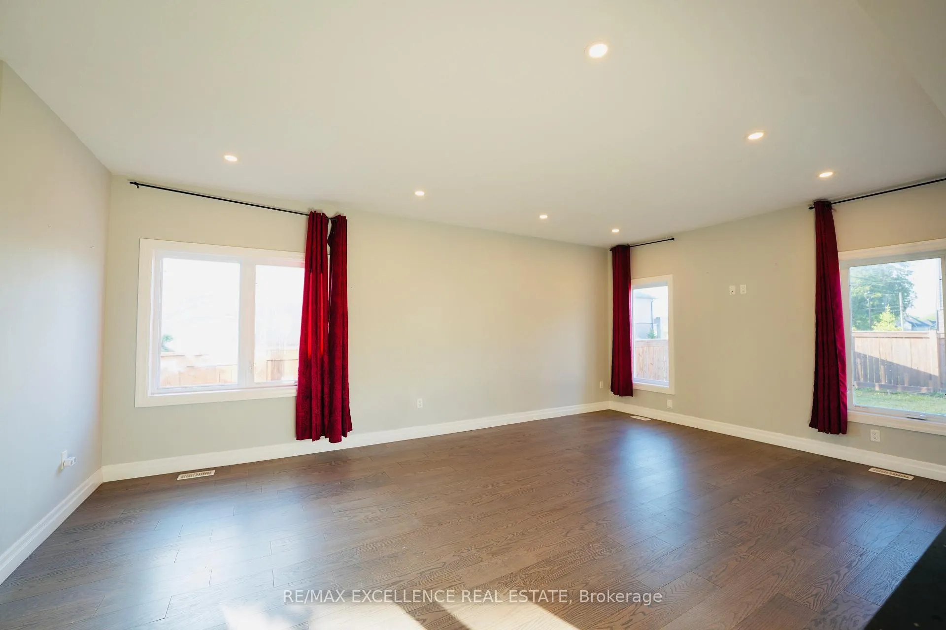 Photo 7 of 3023 Doyle Drive, London, South U — HOMEH