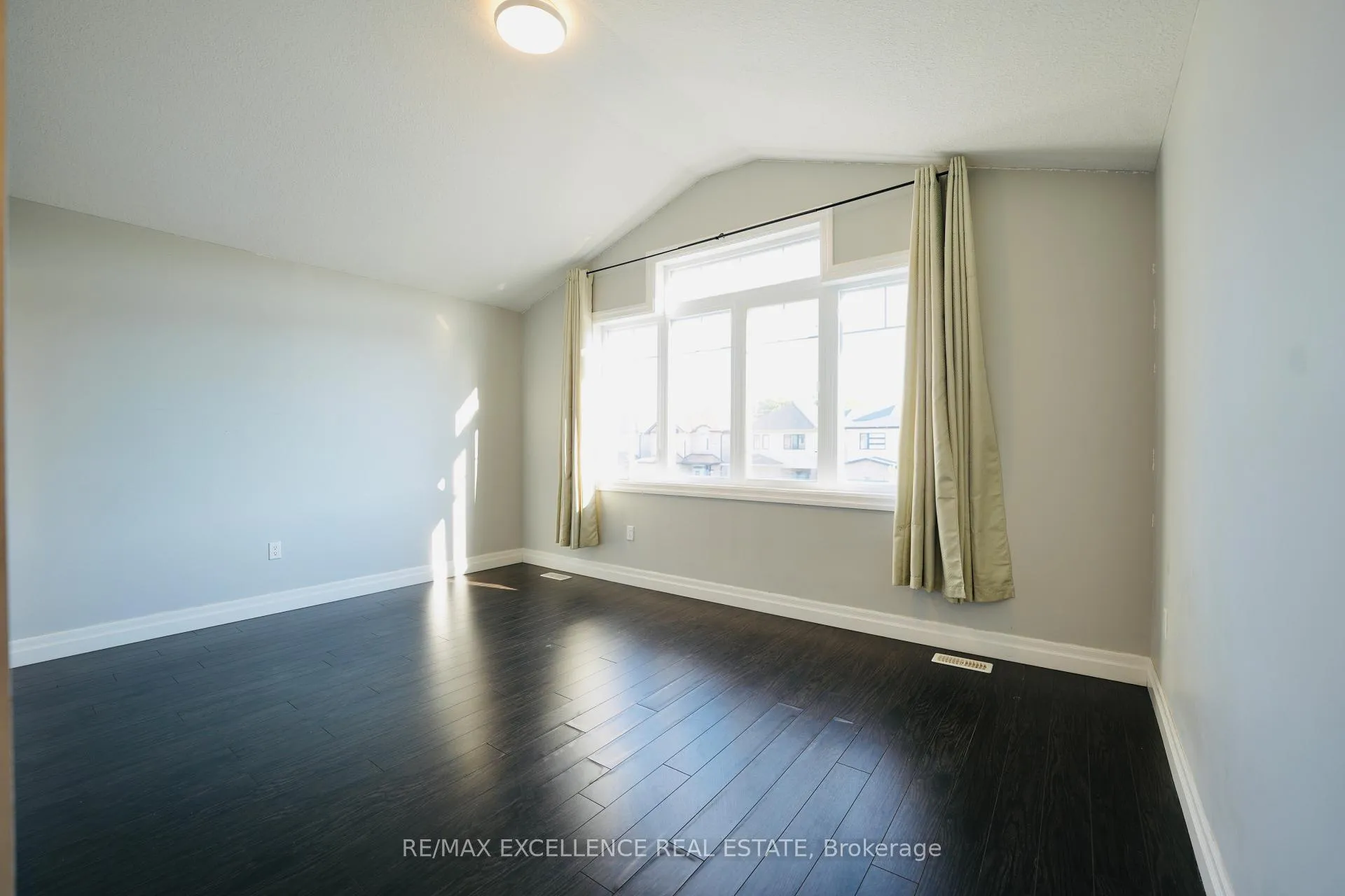 Photo 12 of 3023 Doyle Drive, London, South U — HOMEH