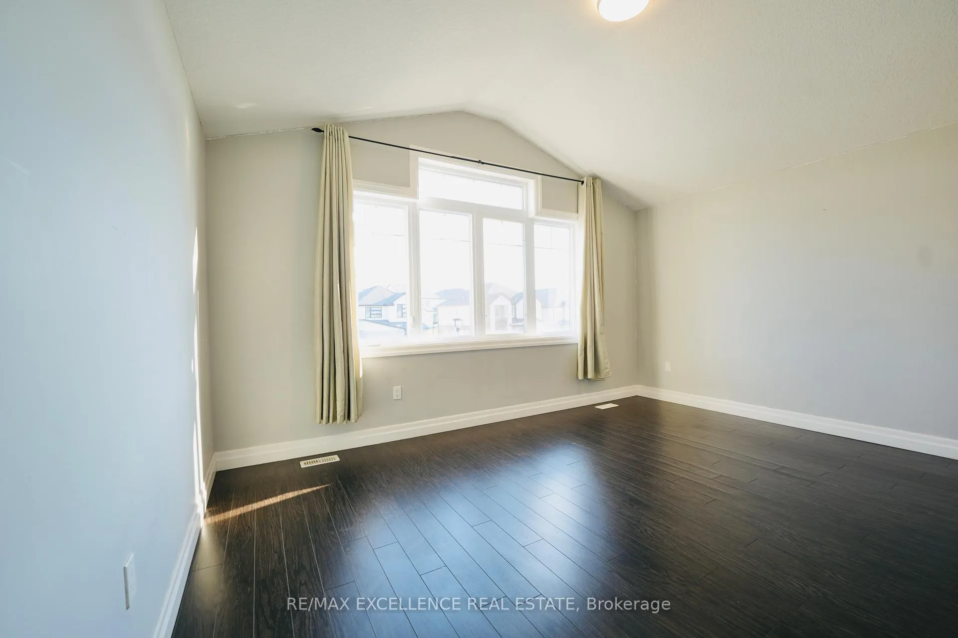 Photo 13 of 3023 Doyle Drive, London, South U — HOMEH