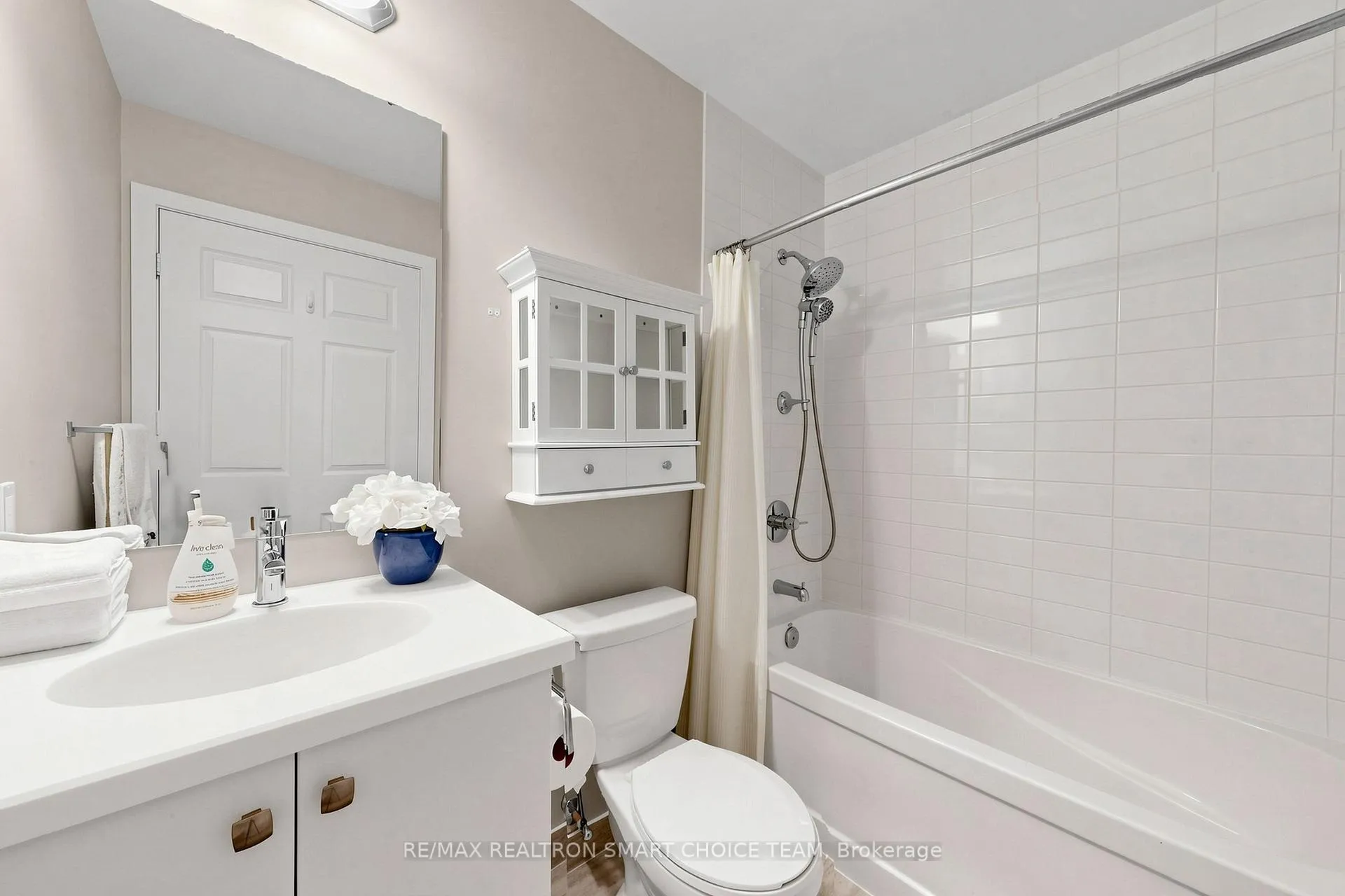 Photo 23 of Unit 213, 555 William Graham Drive, Aurora, Rural Aurora — HOMEH