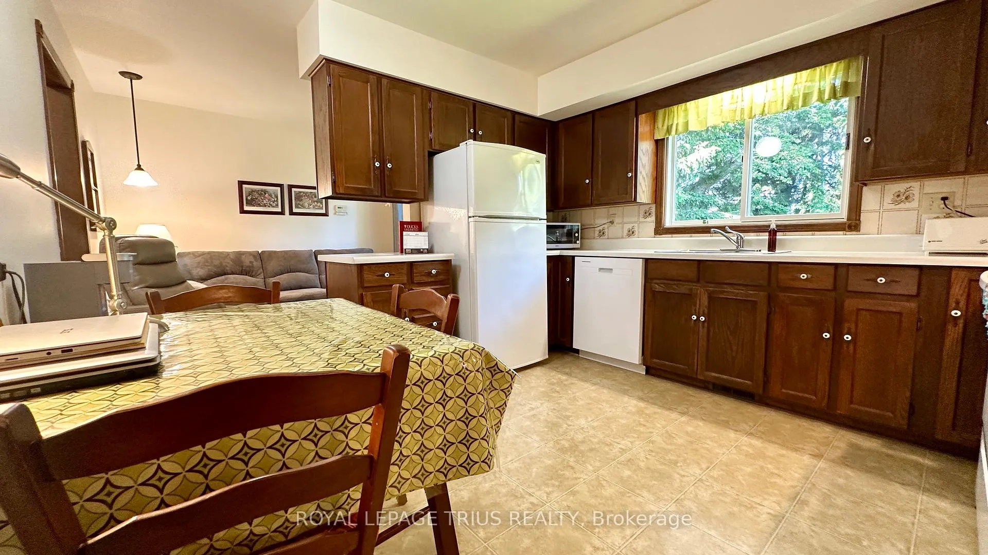 Photo 5 of 63 Lee Avenue, Norfolk, Simcoe — HOMEH