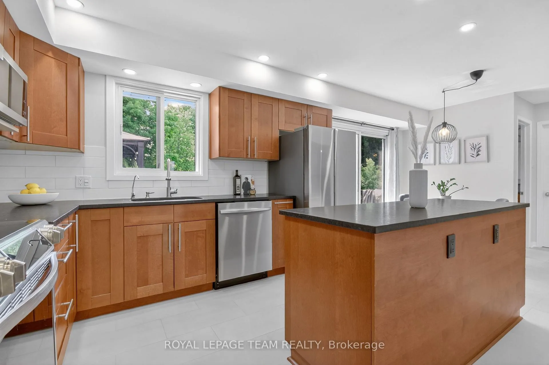 Photo 16 of 7116 Quinnfield Way, Ottawa, Greely — HOMEH