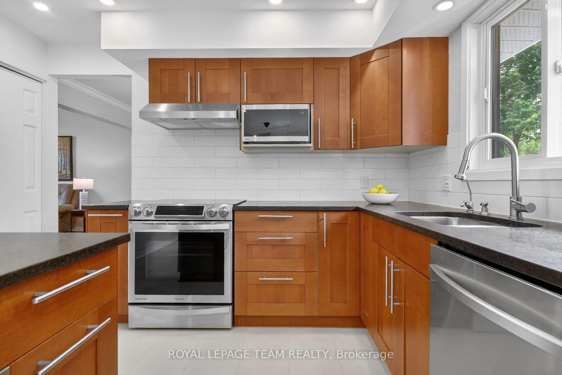 Photo 18 of 7116 Quinnfield Way, Ottawa, Greely — HOMEH