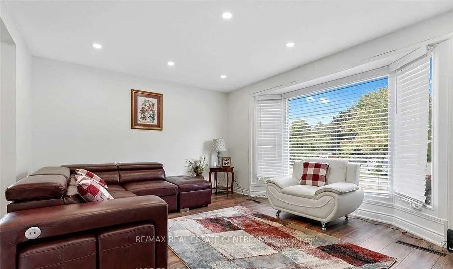 Photo 4 of 6260 Ellsworth Place, Niagara Falls, Oldfield — HOMEH
