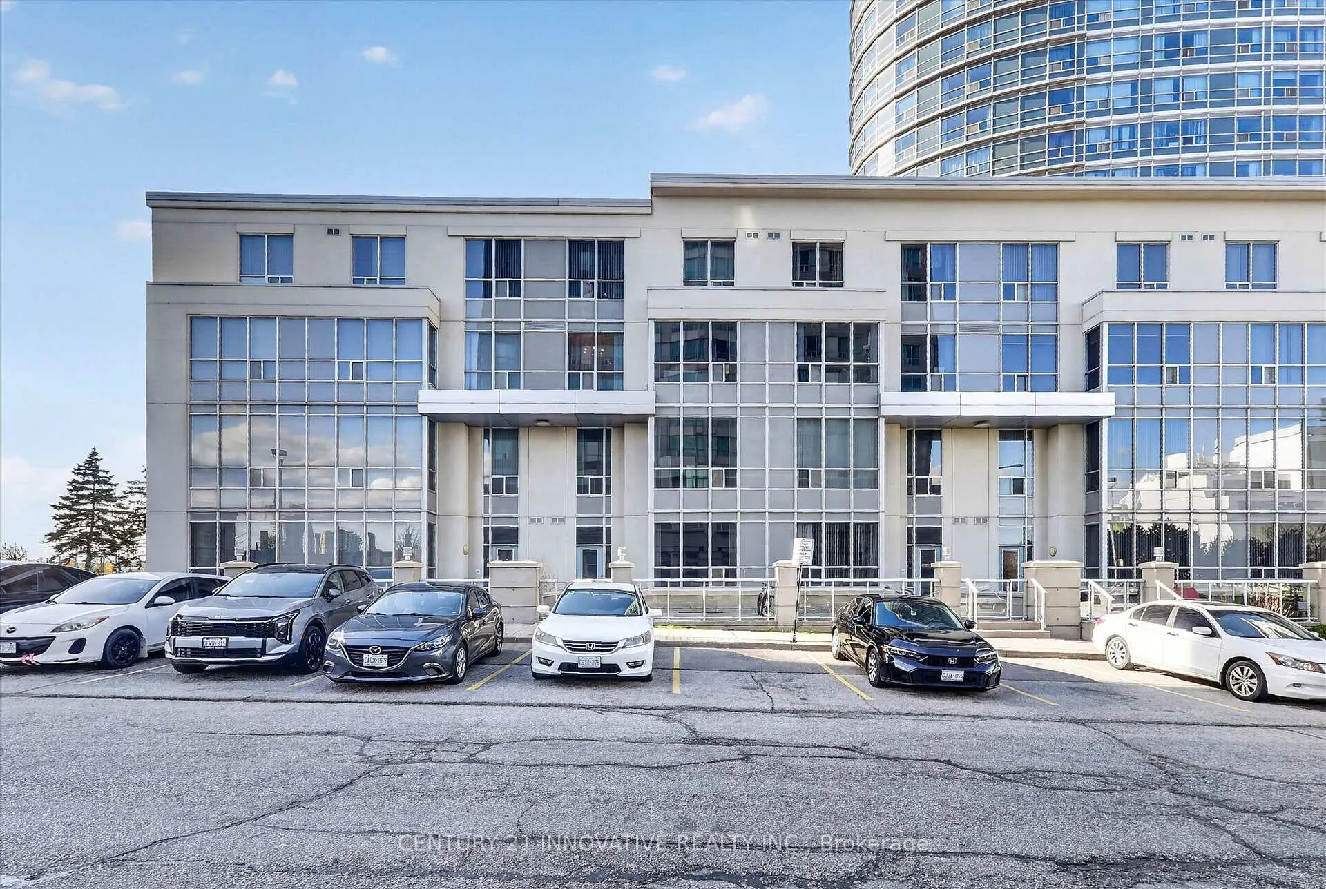 Photo 4 of Unit Th307, 36 Lee Centre Drive, Scarborough, Woburn — HOMEH