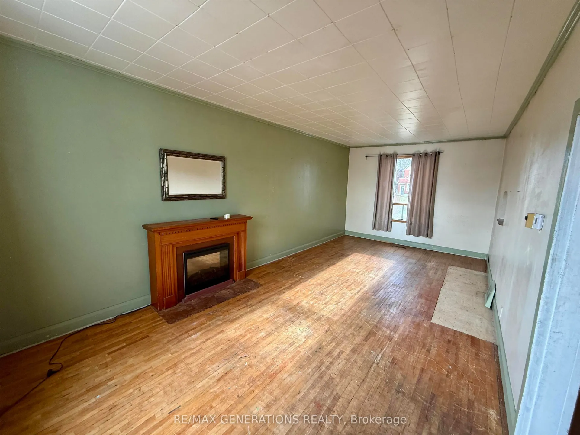Photo 2 of 135 Norah Street N, Thunder Bay, McKeller Park — HOMEH