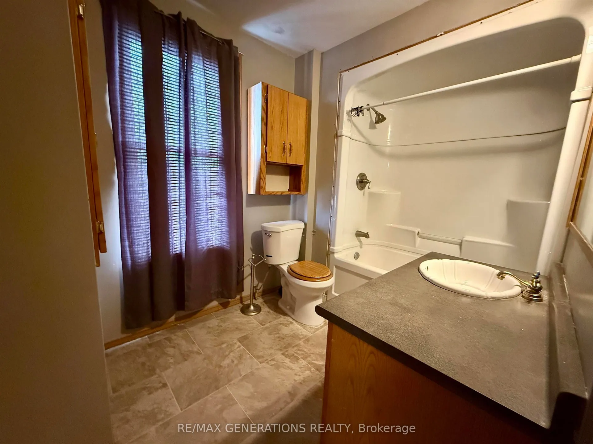 Photo 8 of 135 Norah Street N, Thunder Bay, McKeller Park — HOMEH