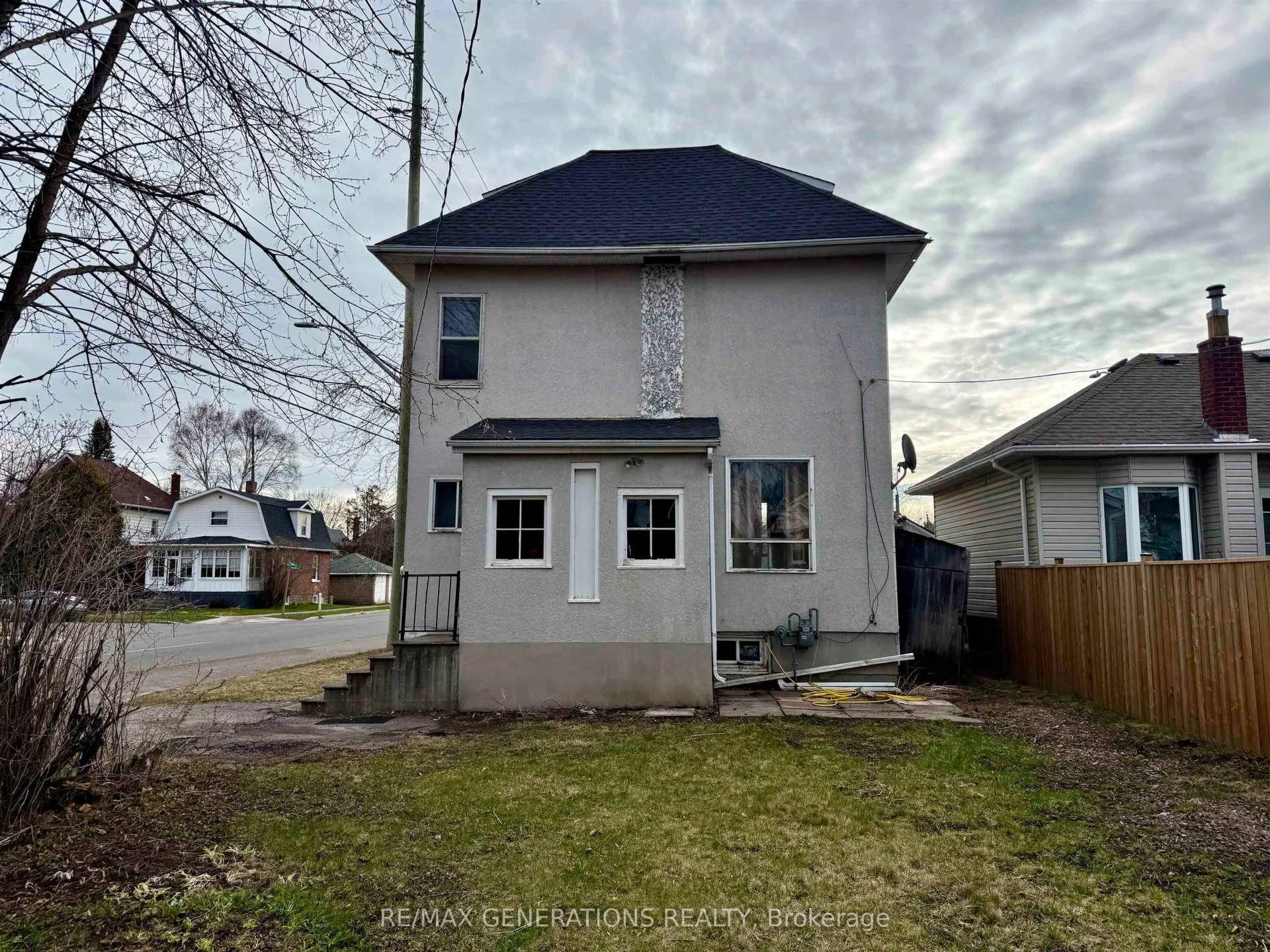 Photo 13 of 135 Norah Street N, Thunder Bay, McKeller Park — HOMEH